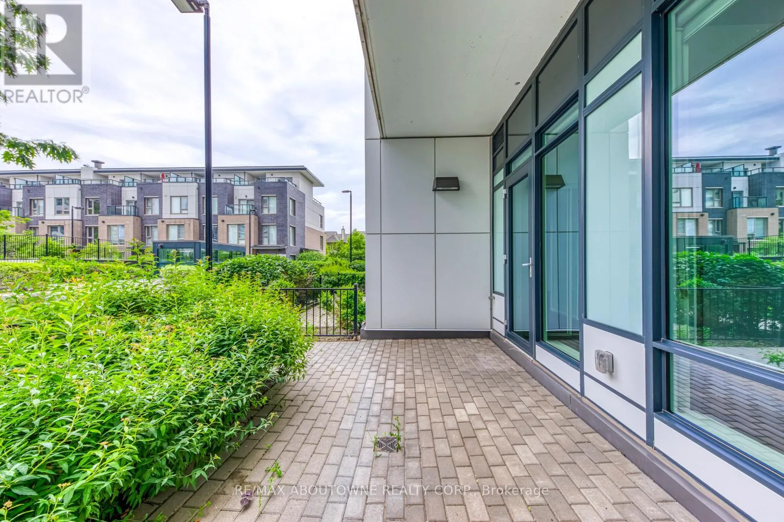 TH101 - 2560 EGLINTON AVENUE W