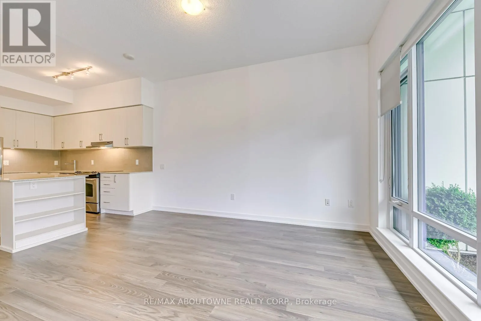 TH101 - 2560 EGLINTON AVENUE W
