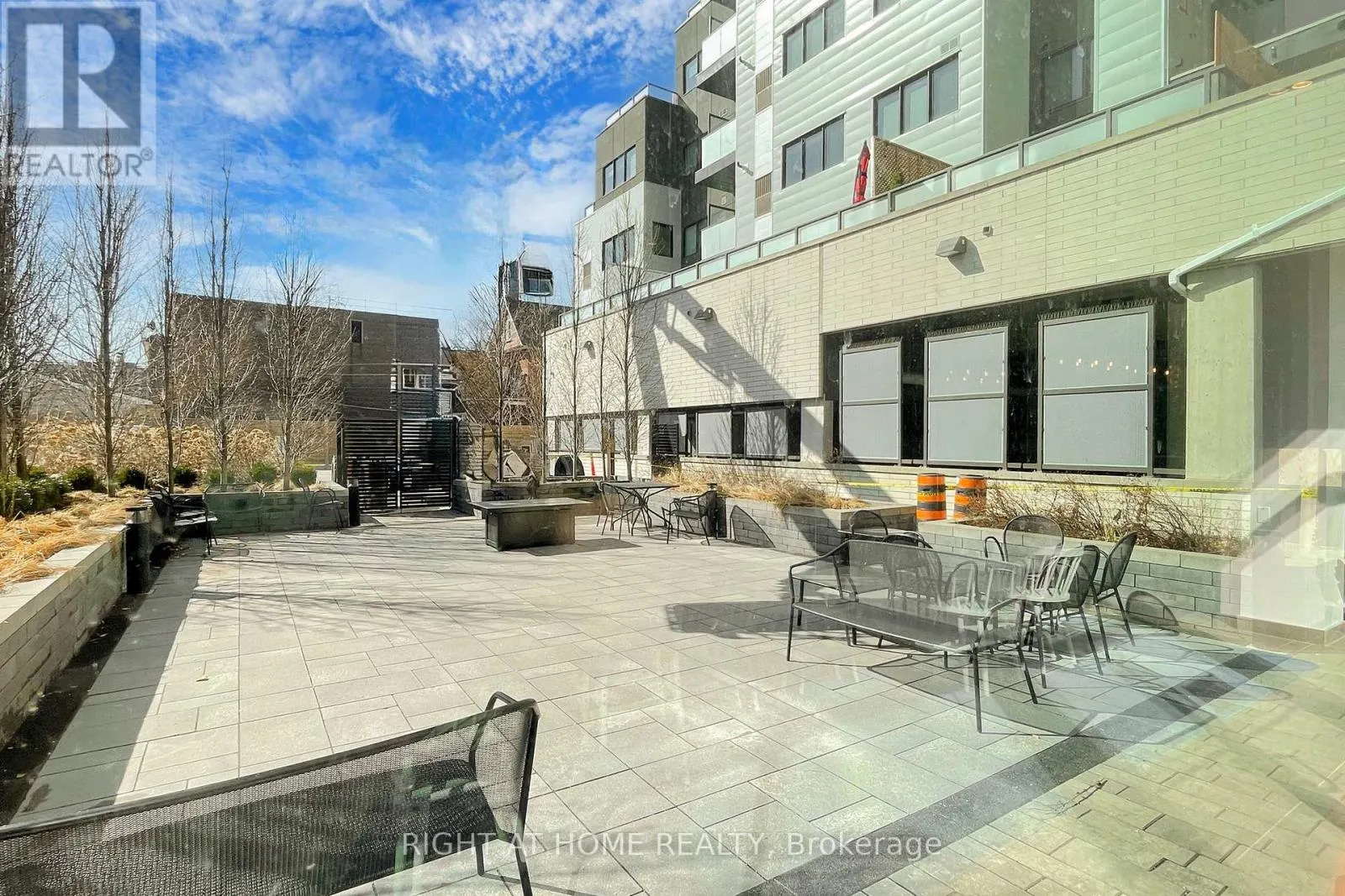 202 - 385 OSLER STREET