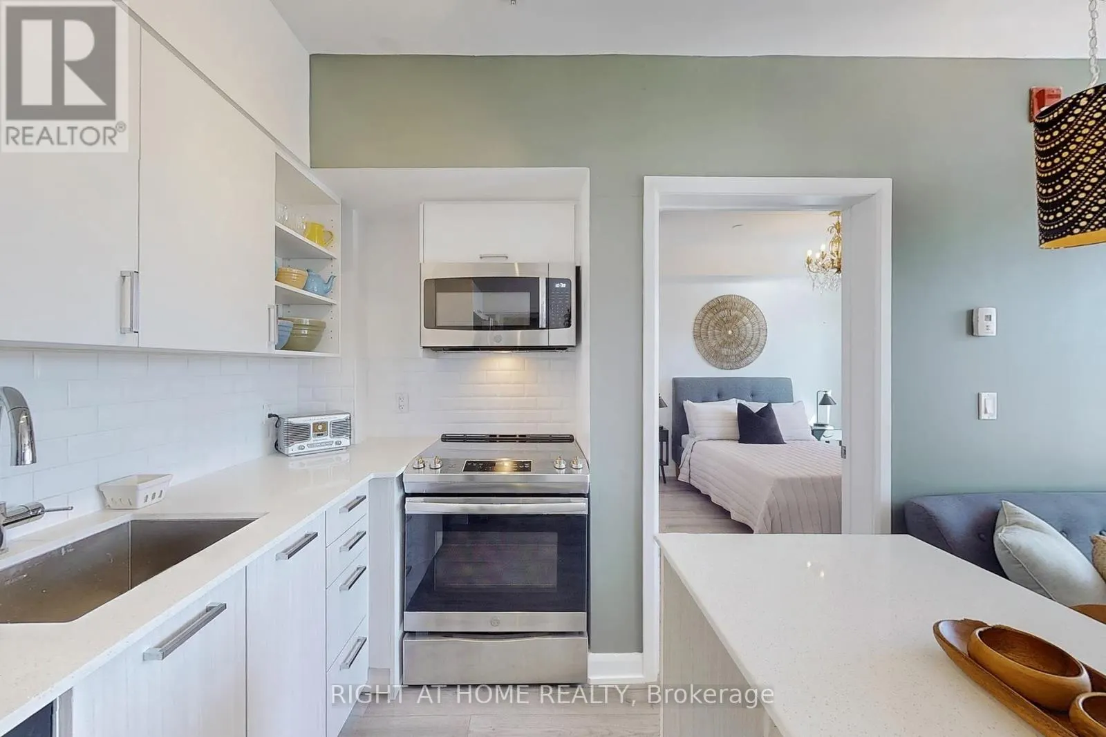 202 - 385 OSLER STREET