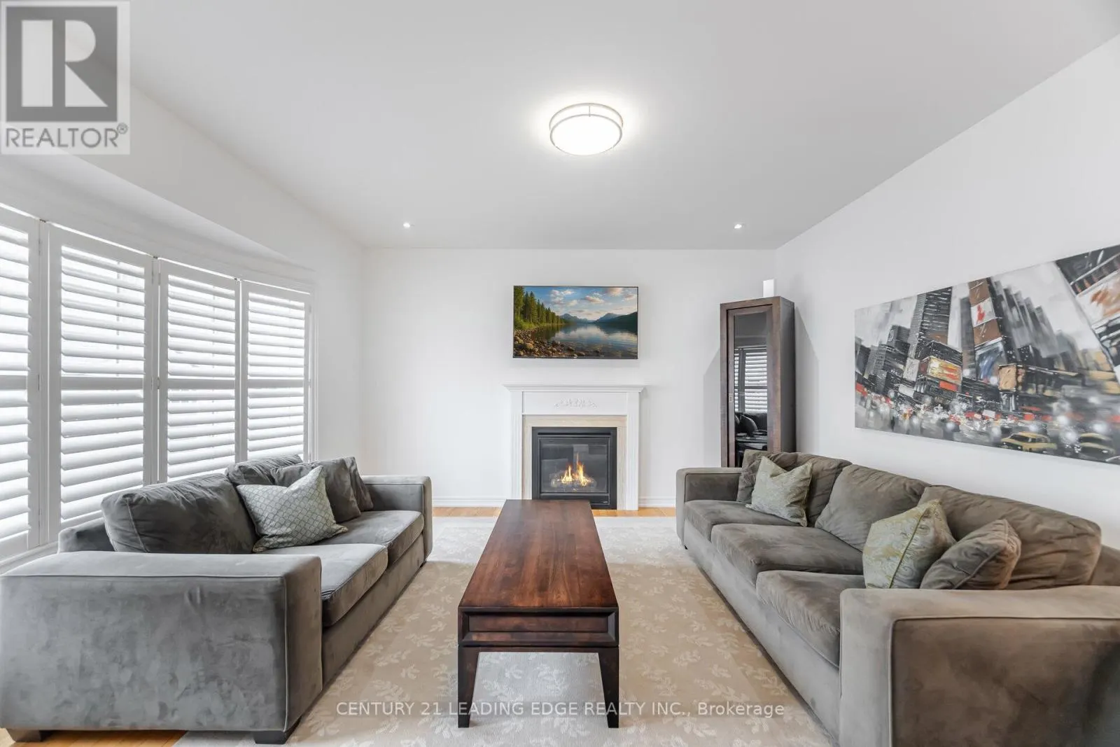 34 ROYAL LINKS CIRCLE