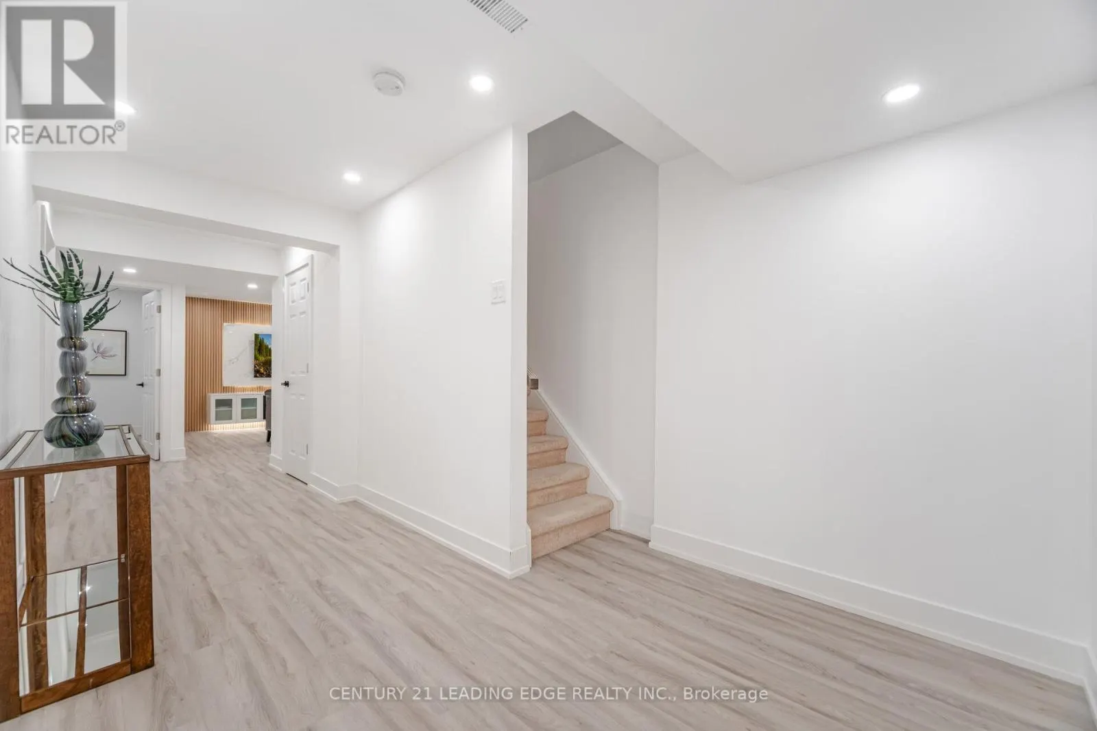 34 ROYAL LINKS CIRCLE