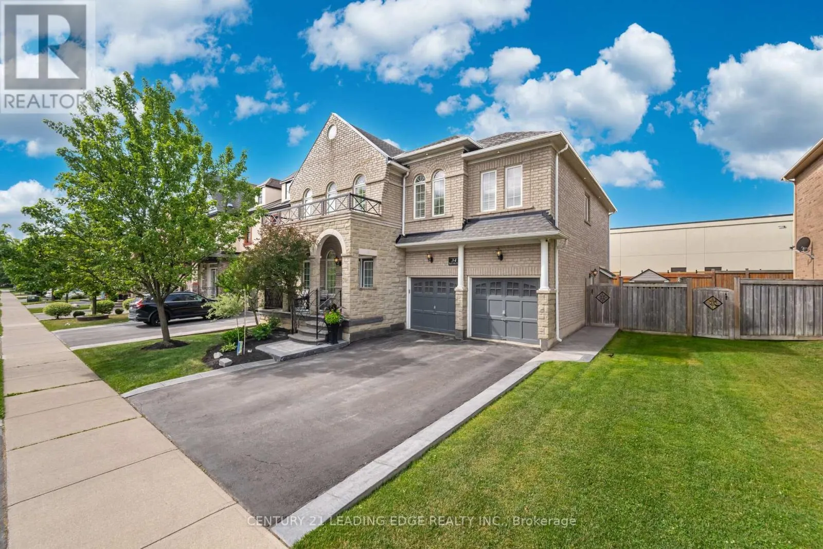 34 ROYAL LINKS CIRCLE