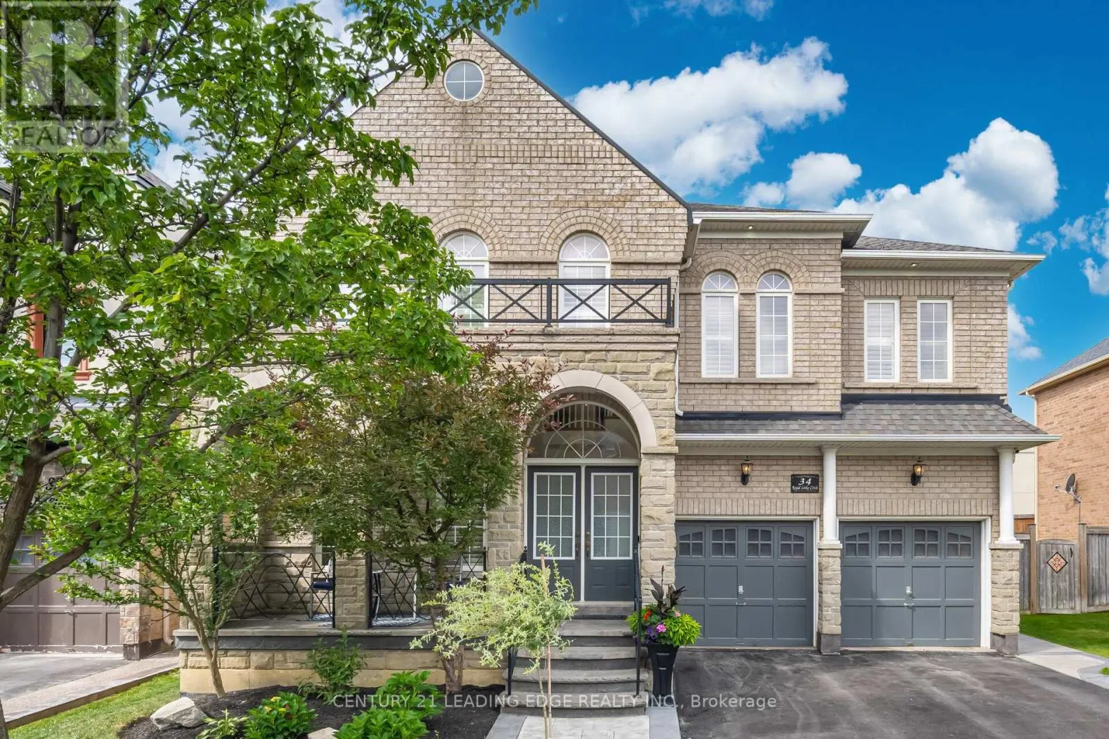 34 ROYAL LINKS CIRCLE