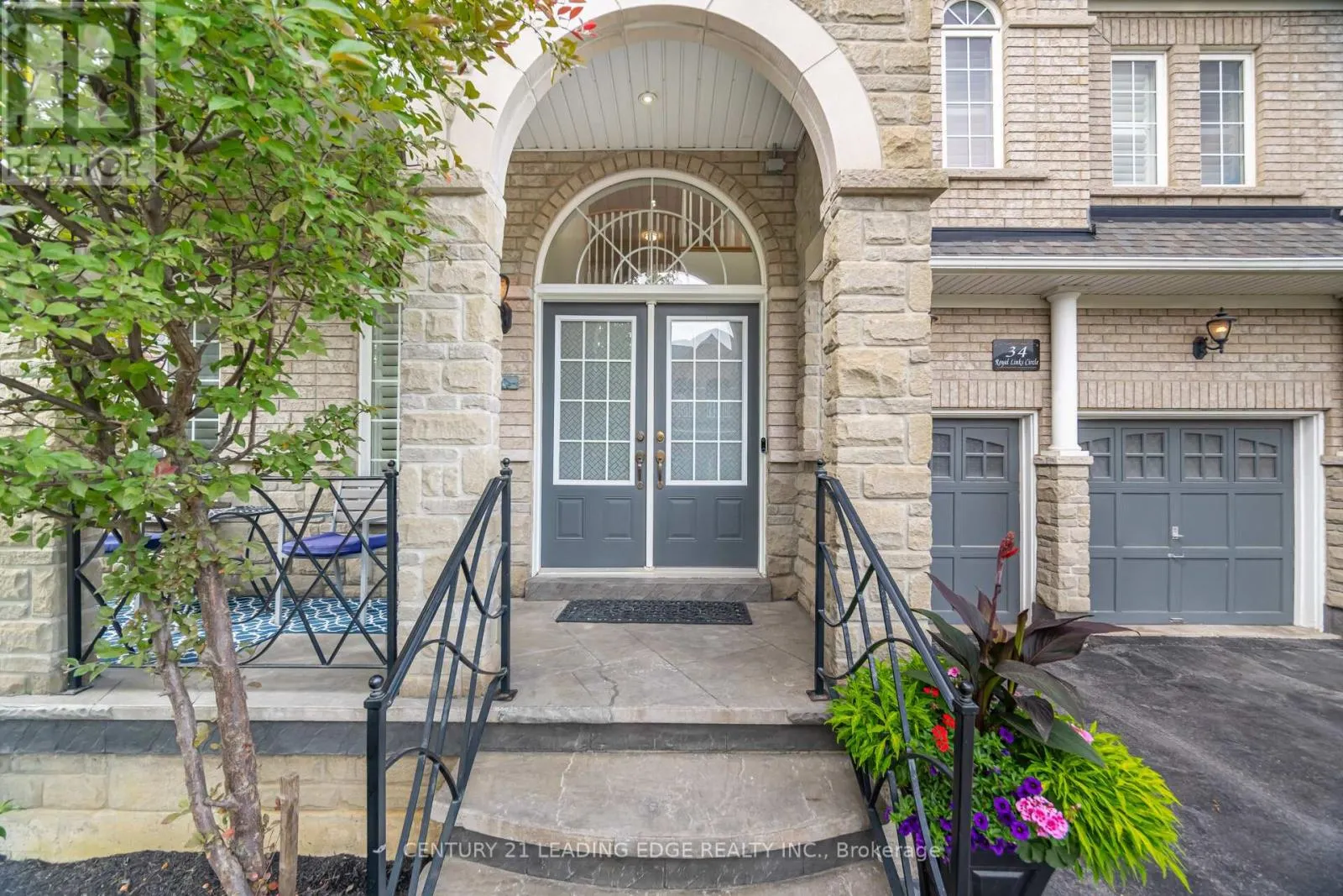 34 ROYAL LINKS CIRCLE