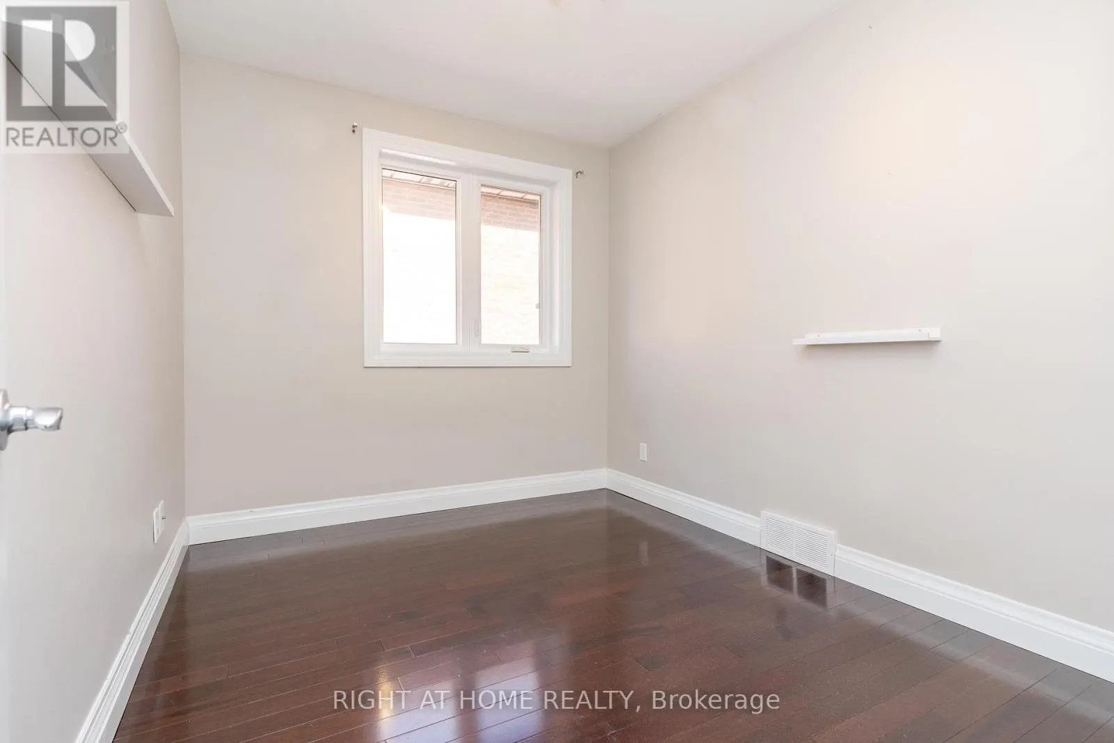 MAIN - 81A SHAVER AVENUE N