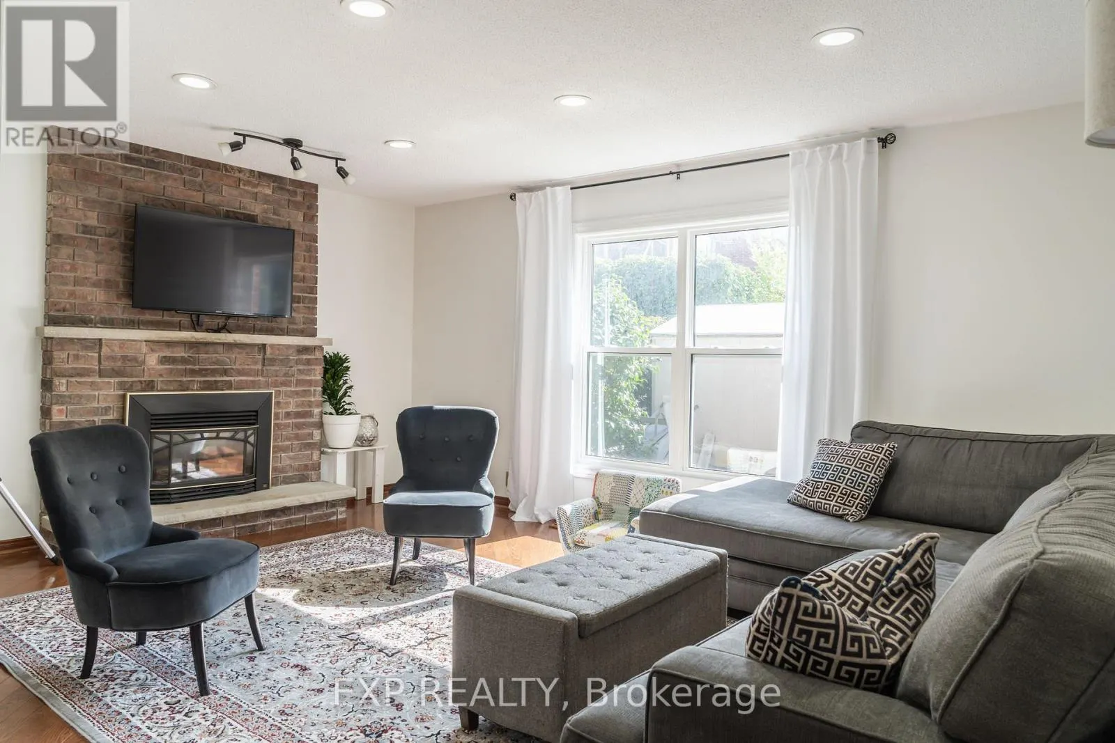 218 KENSINGTON PLACE