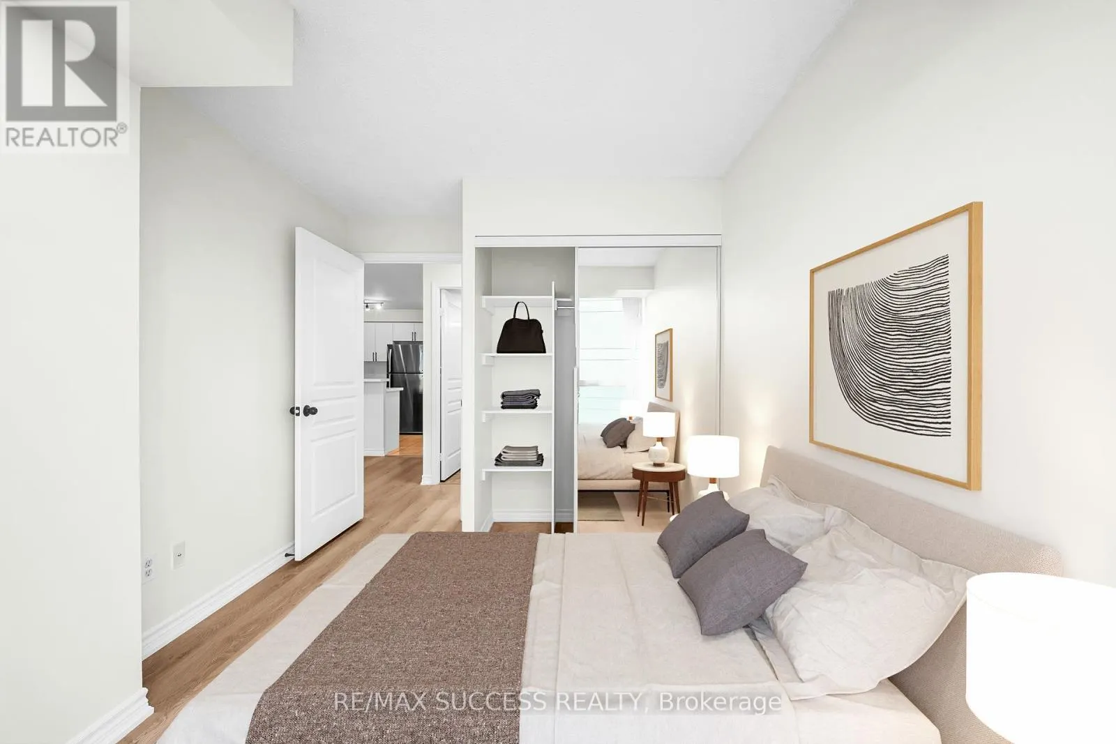 806 - 2565 ERIN CENTRE BOULEVARD