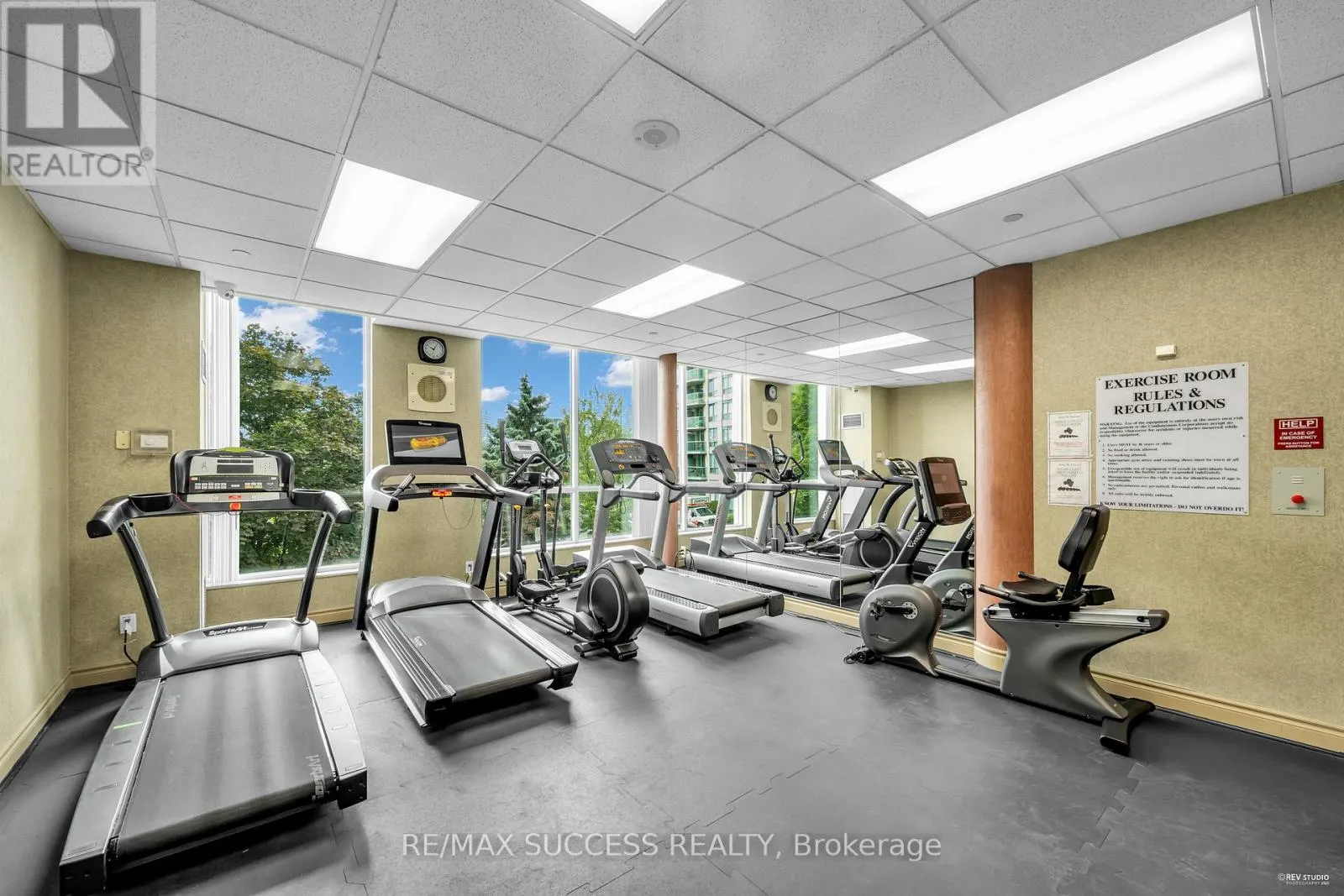 806 - 2565 ERIN CENTRE BOULEVARD