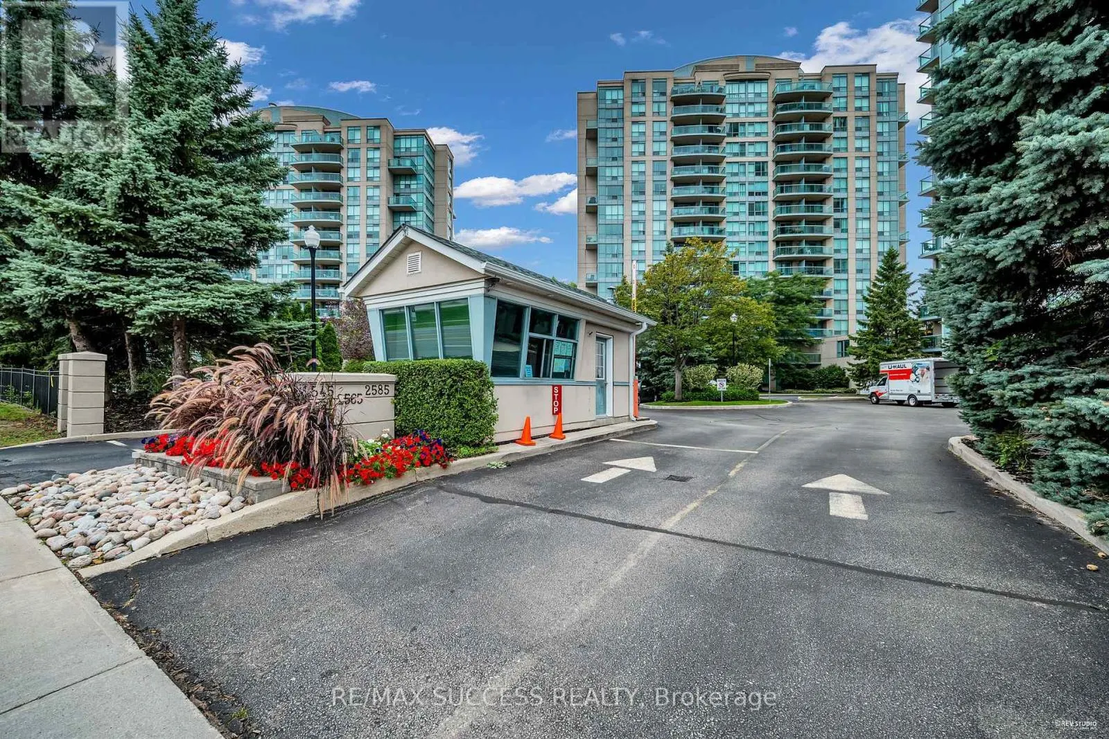 806 - 2565 ERIN CENTRE BOULEVARD