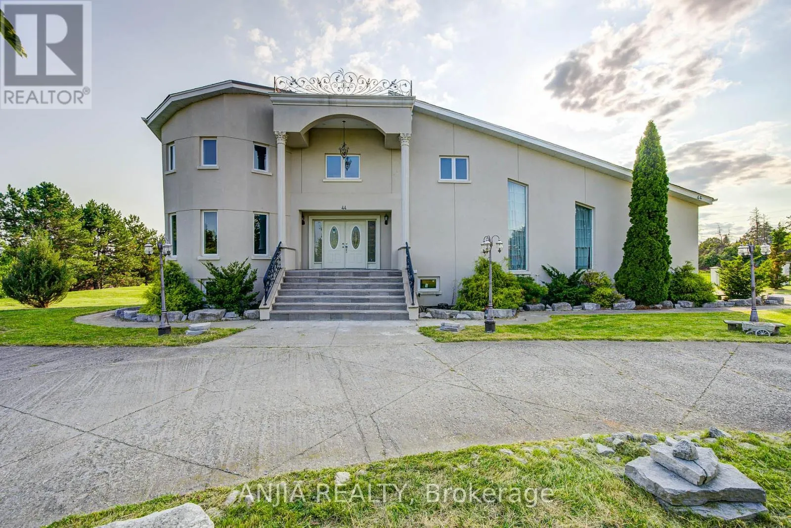 44 BELLINI AVENUE