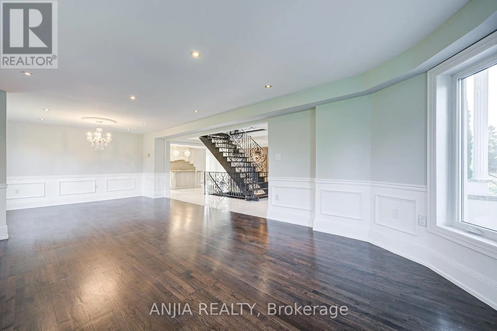44 BELLINI AVENUE