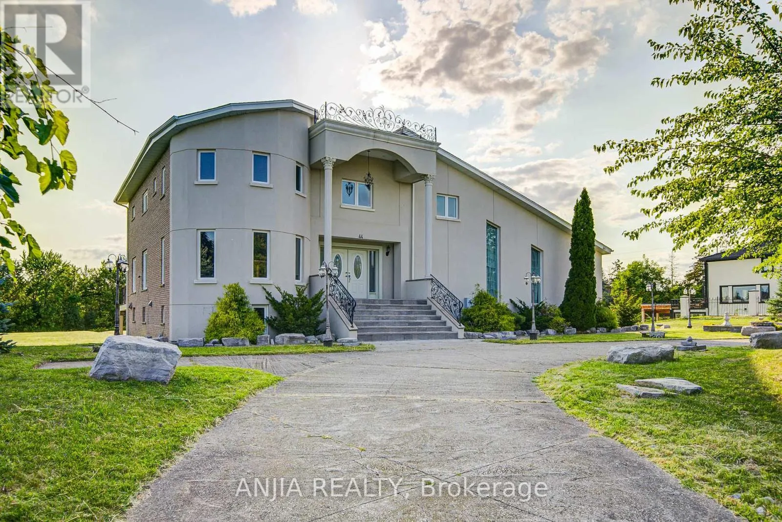 44 BELLINI AVENUE