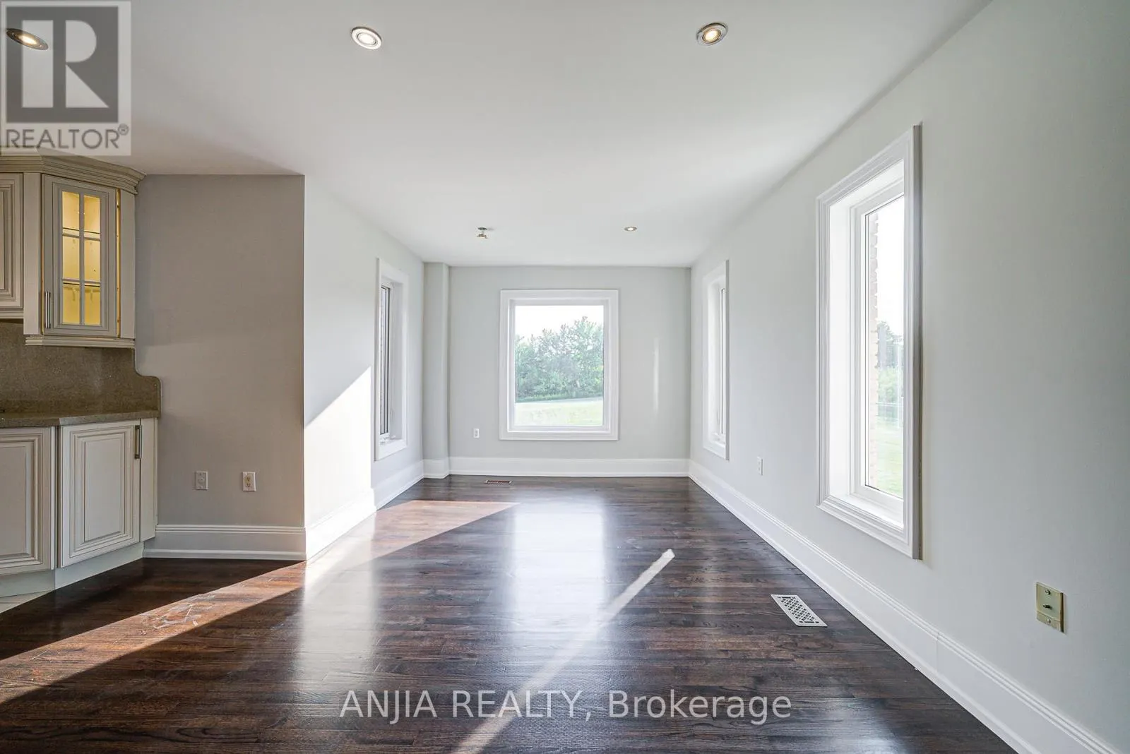 44 BELLINI AVENUE