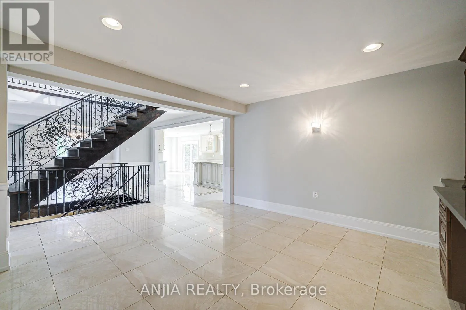 44 BELLINI AVENUE