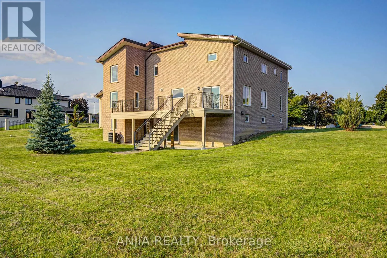 44 BELLINI AVENUE