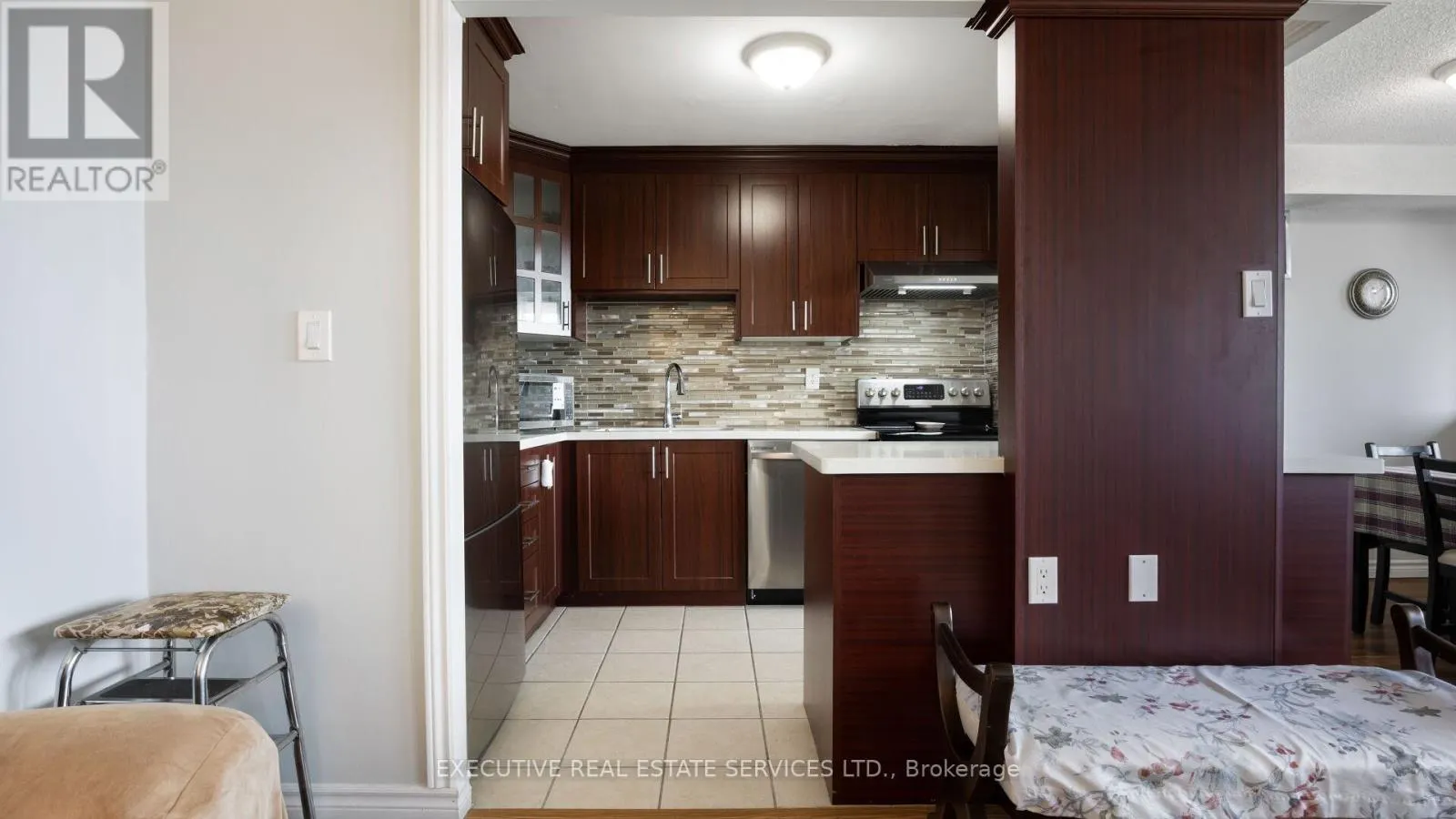 2002 - 3590 KANEFF CRESCENT