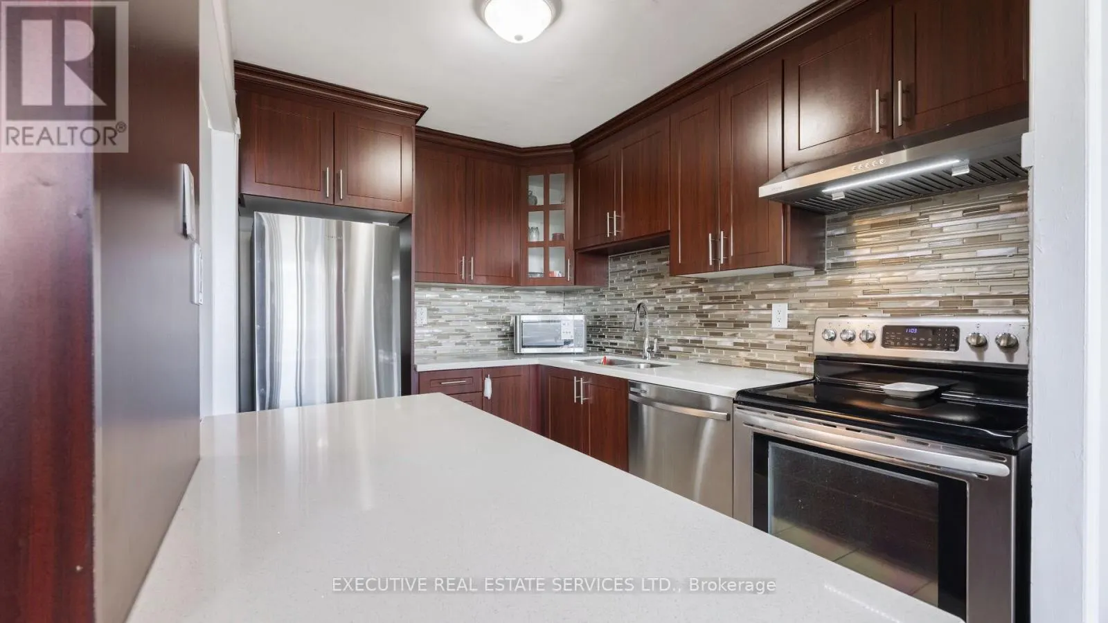 2002 - 3590 KANEFF CRESCENT