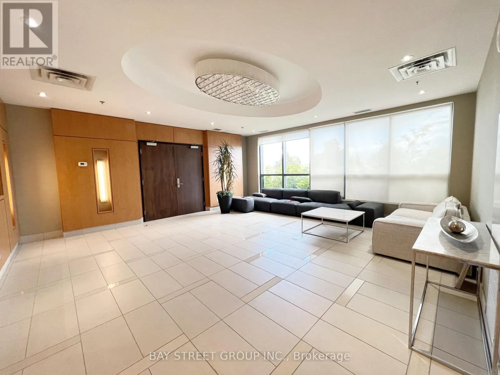 409 - 840 QUEENS PLATE DRIVE