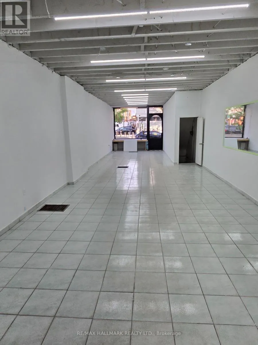 MAIN - 1752 ST CLAIR AVENUE W