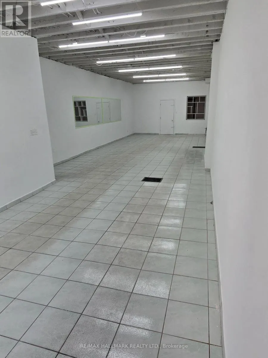MAIN - 1752 ST CLAIR AVENUE W