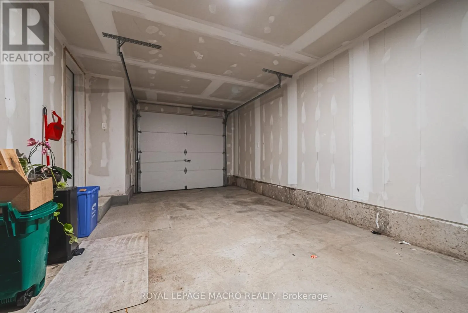 13 - 1121 COOKE BOULEVARD