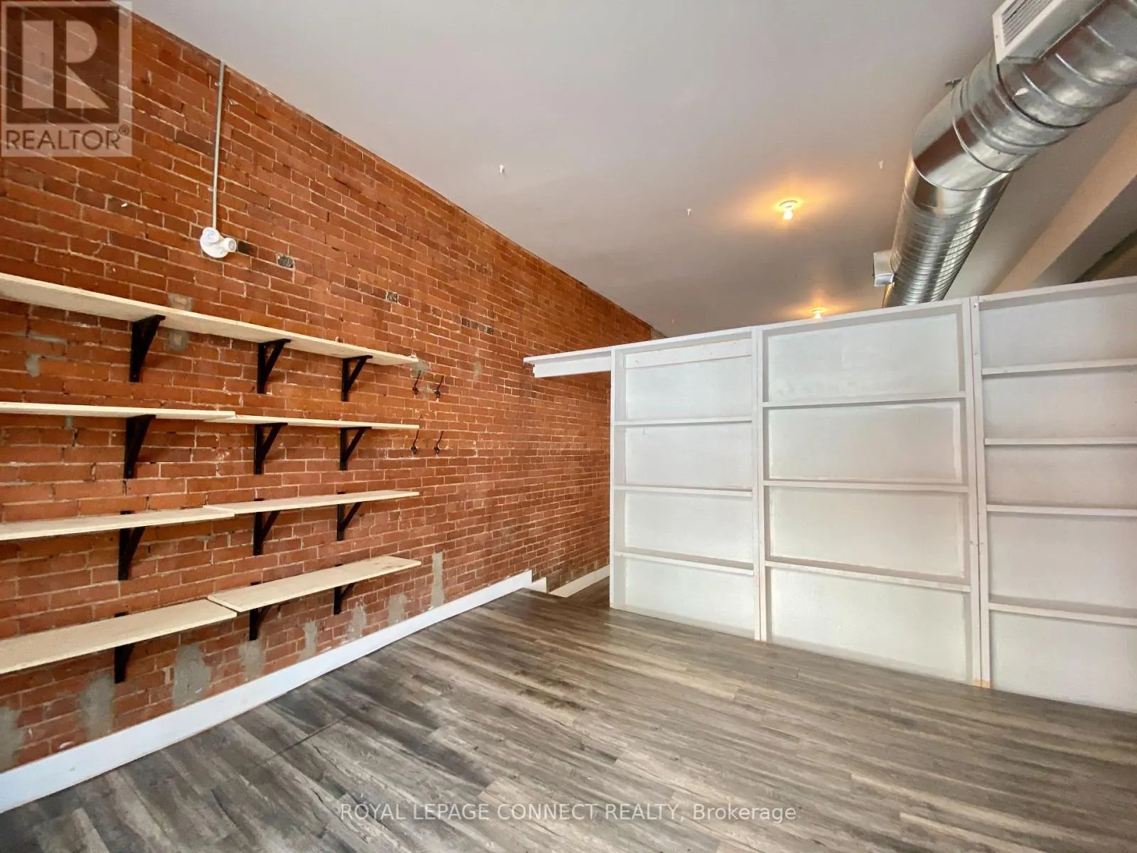 2828 DUNDAS ST STREET W