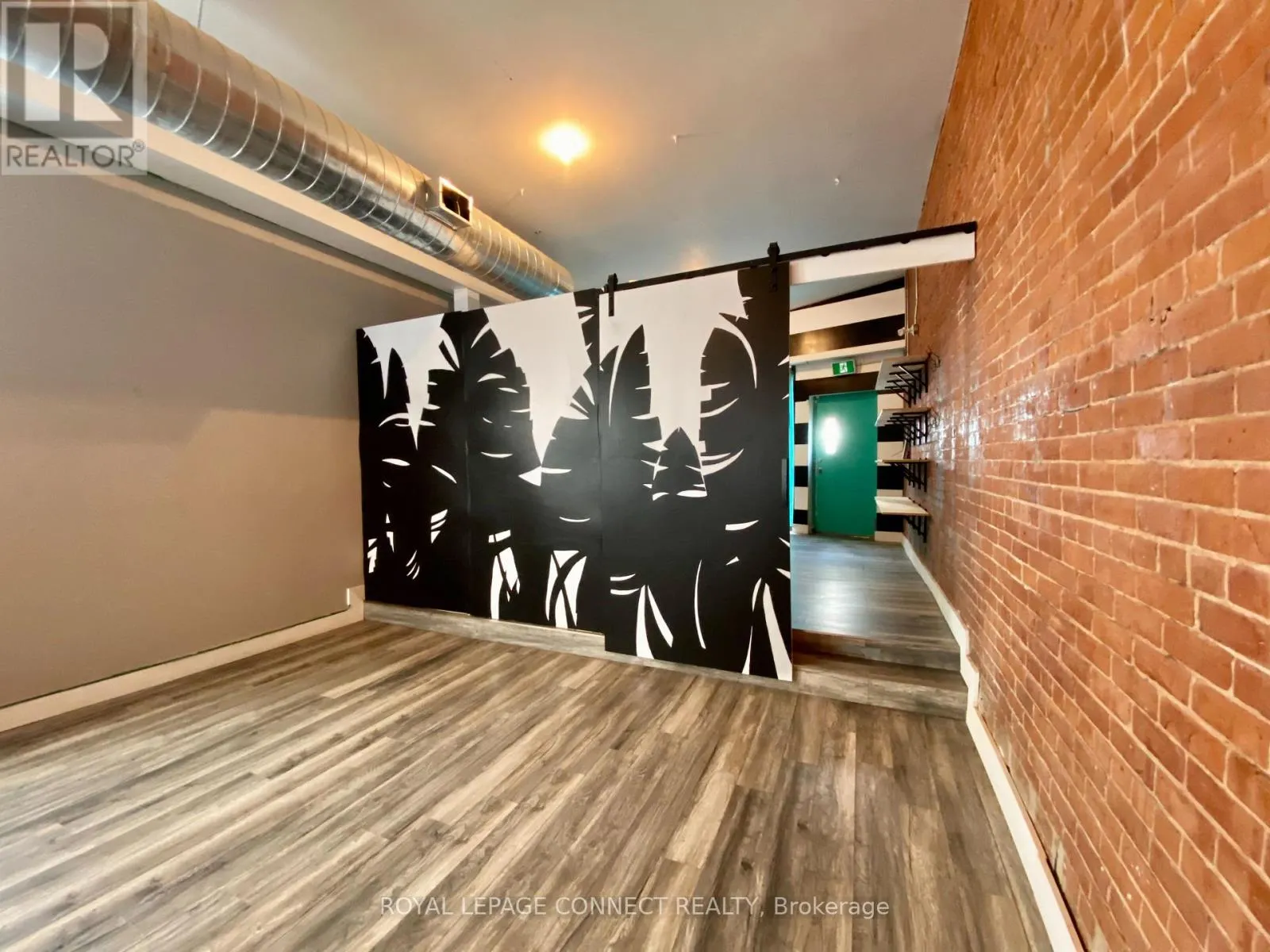 2828 DUNDAS ST STREET W
