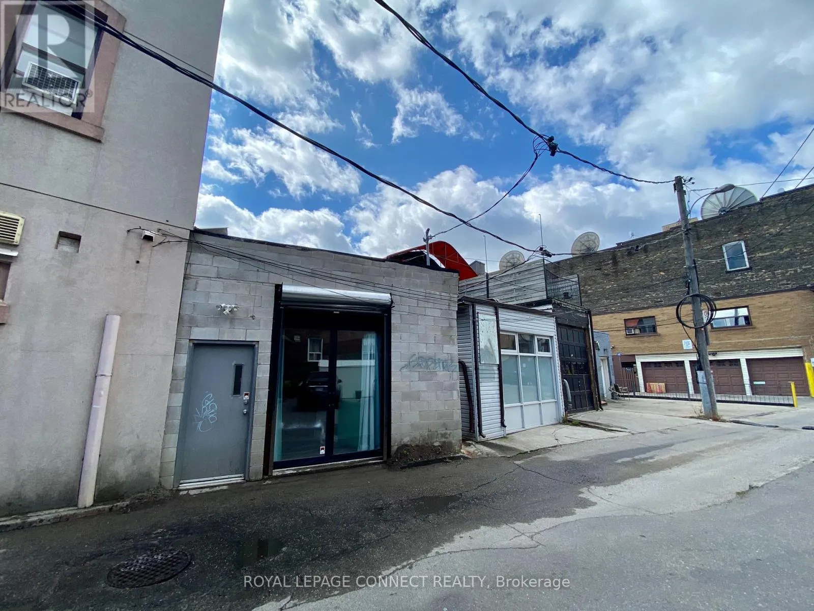 2828 DUNDAS ST STREET W