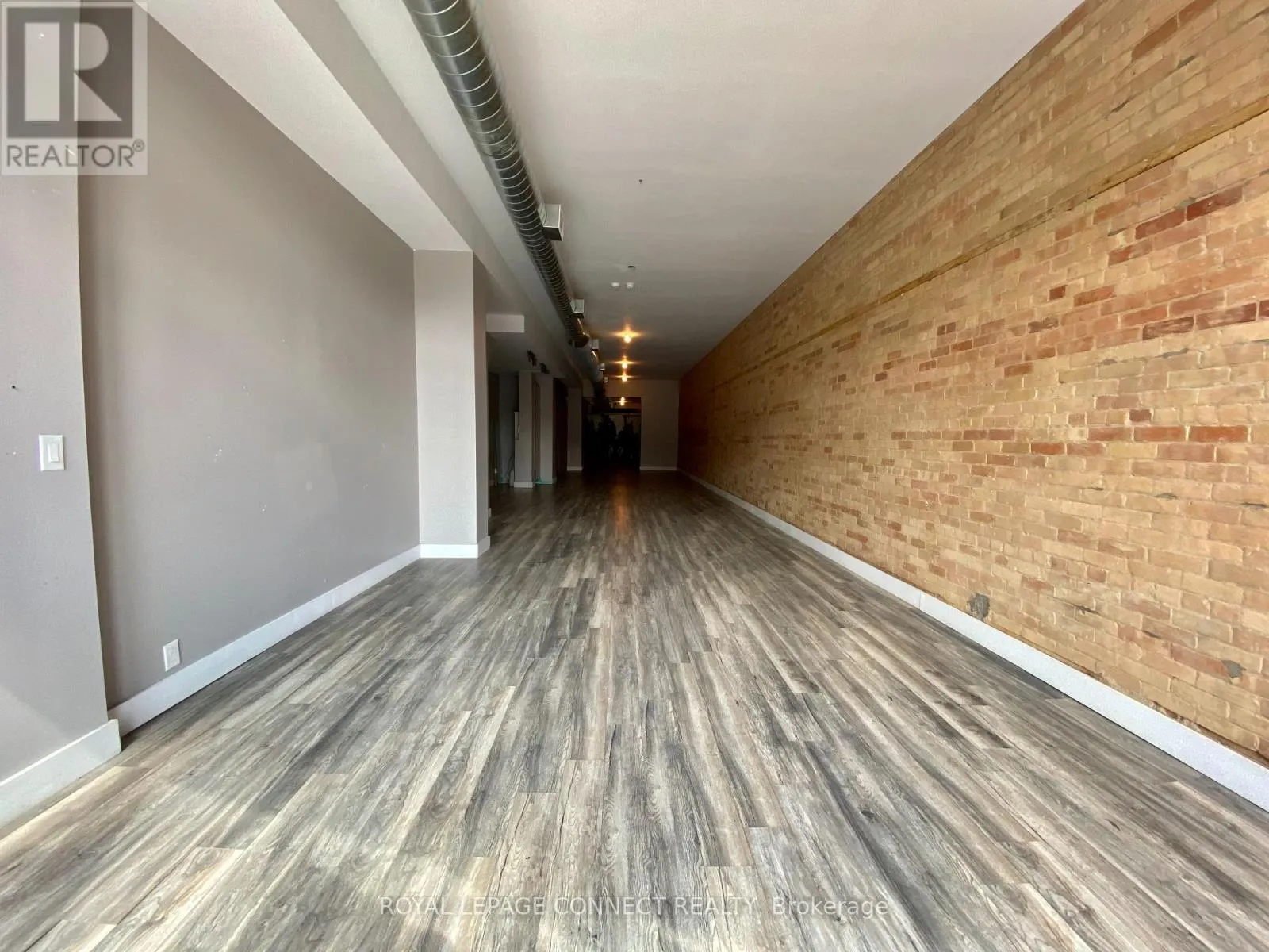 2828 DUNDAS ST STREET W