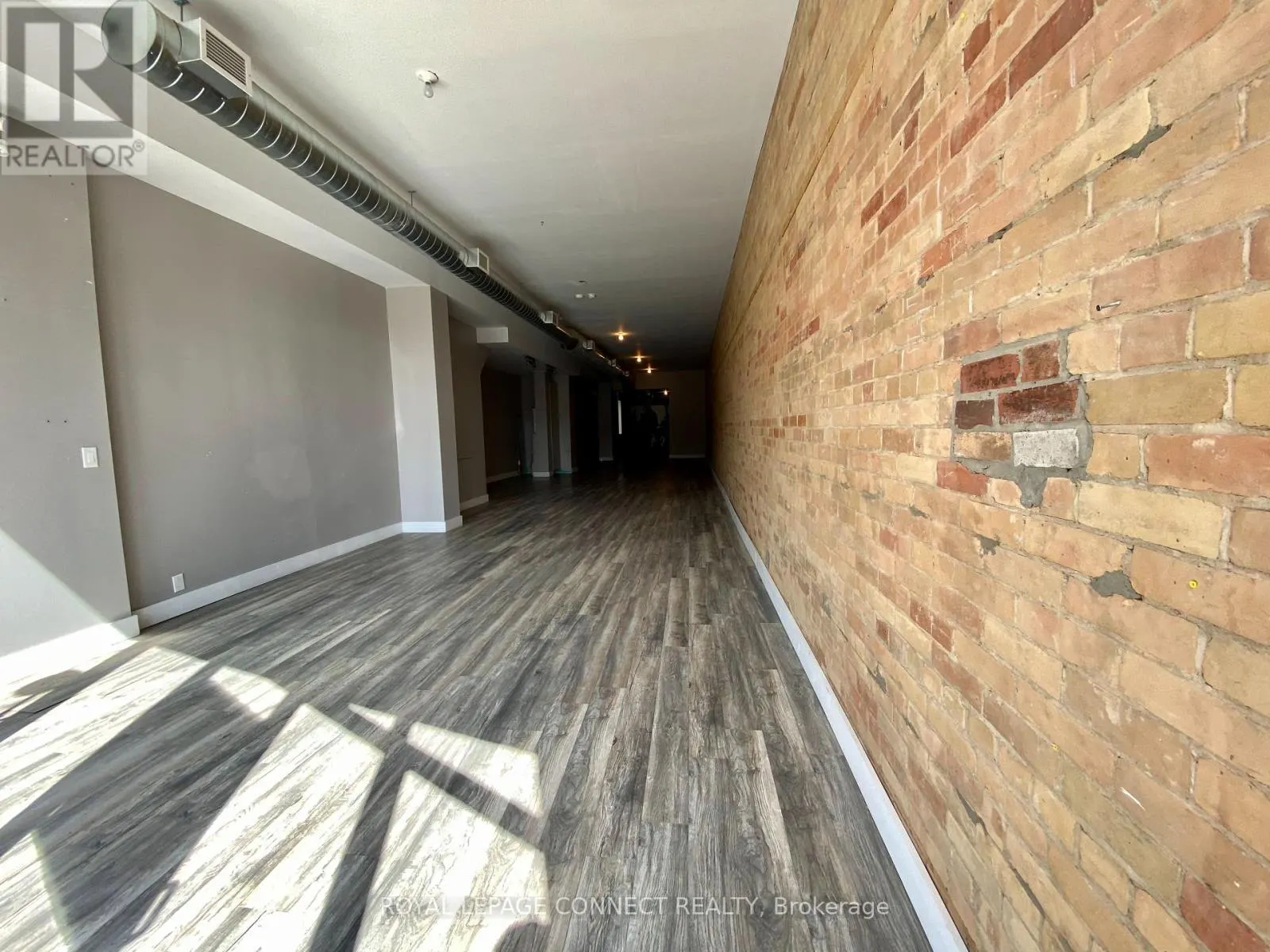 2828 DUNDAS ST STREET W