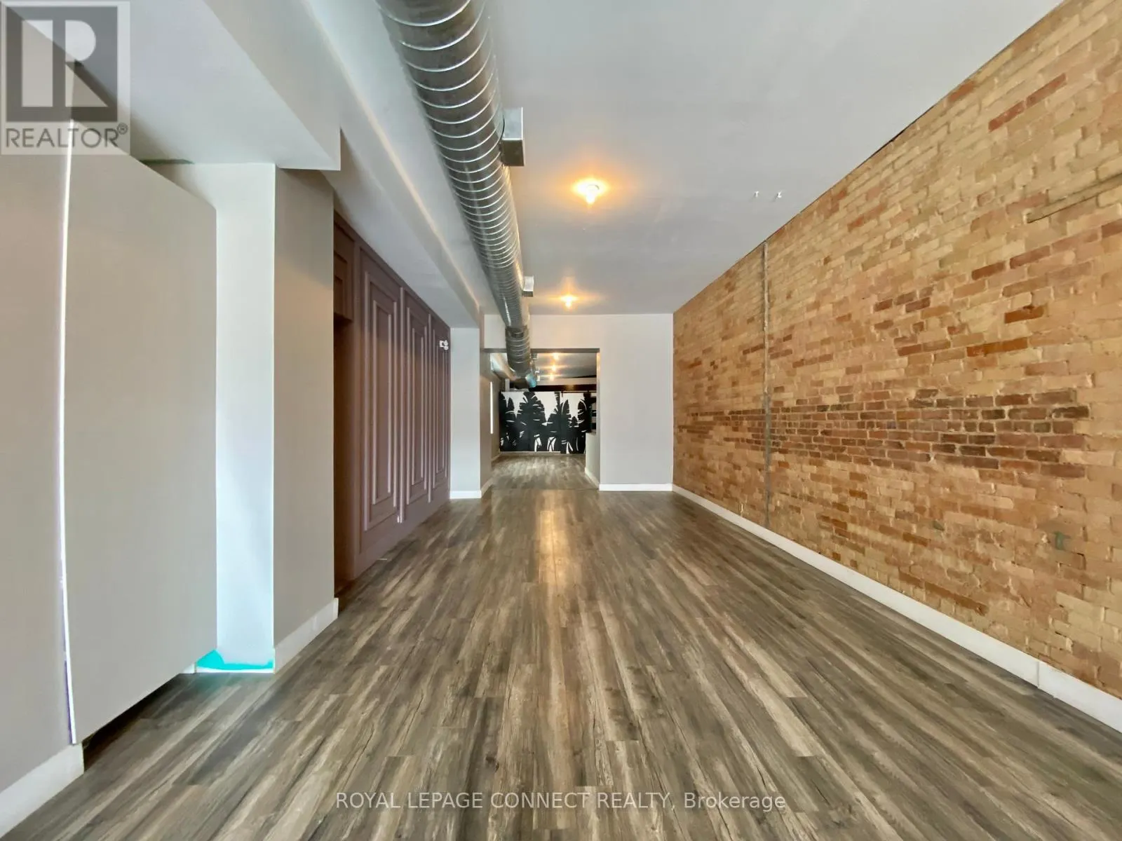 2828 DUNDAS ST STREET W