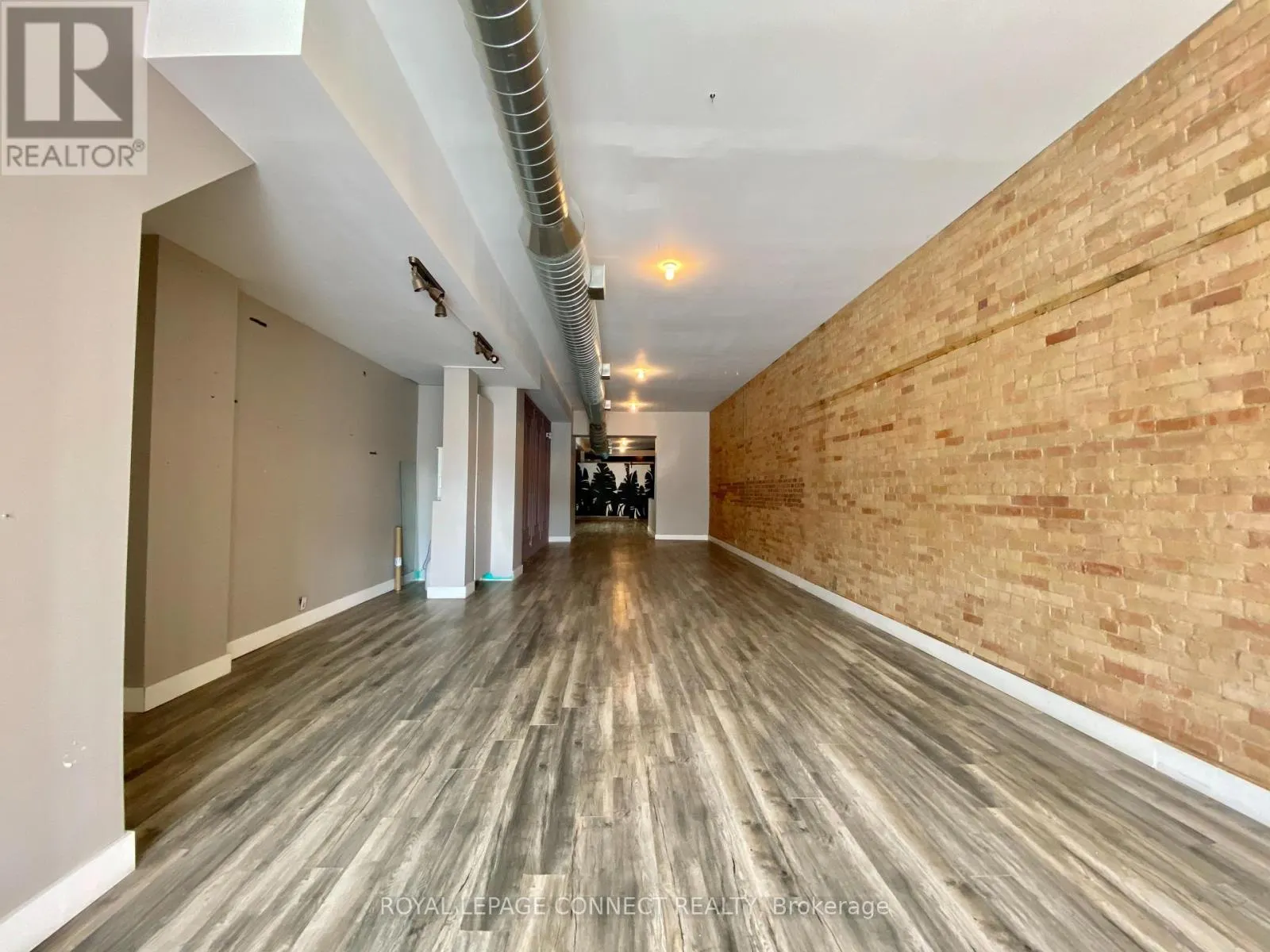 2828 DUNDAS ST STREET W