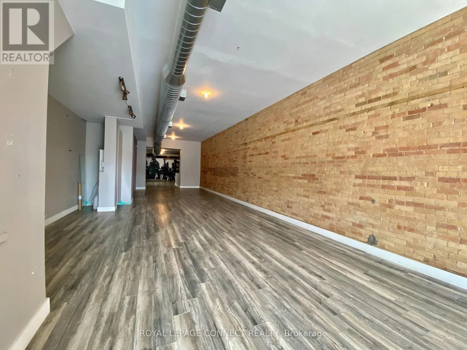 2828 DUNDAS ST STREET W