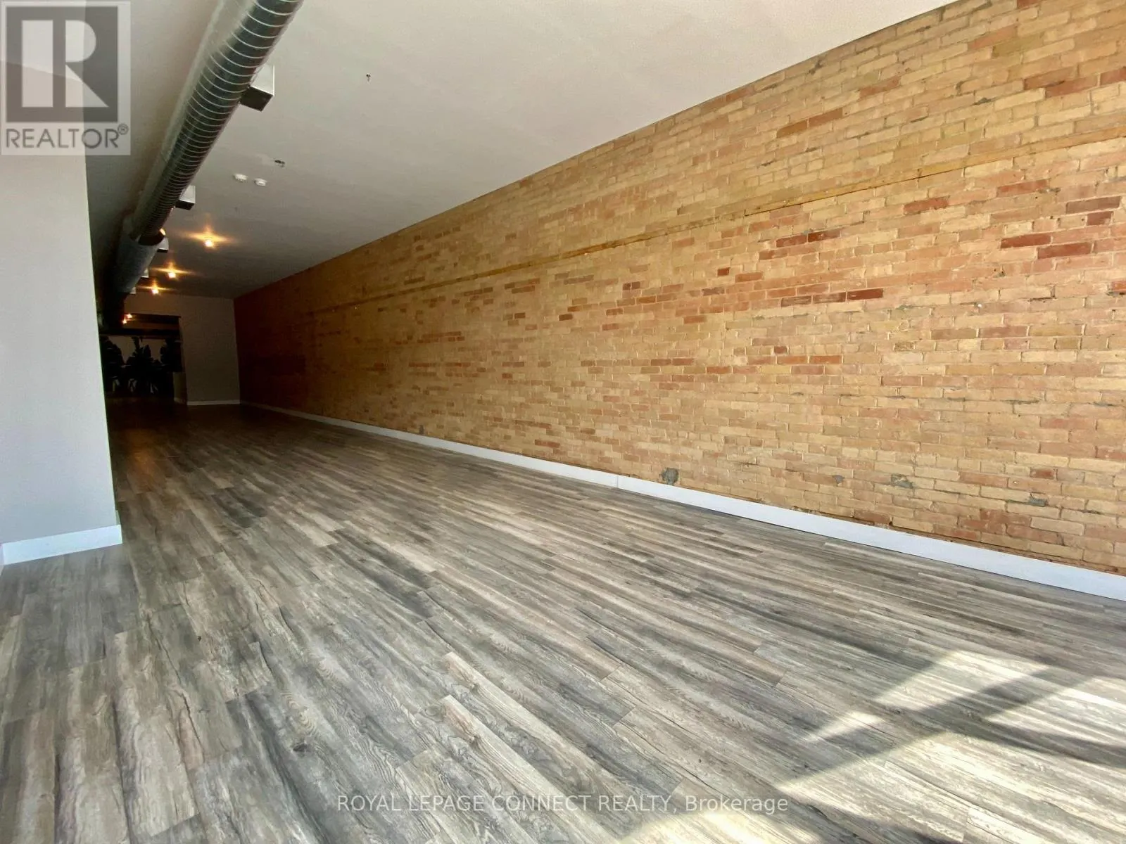 2828 DUNDAS ST STREET W