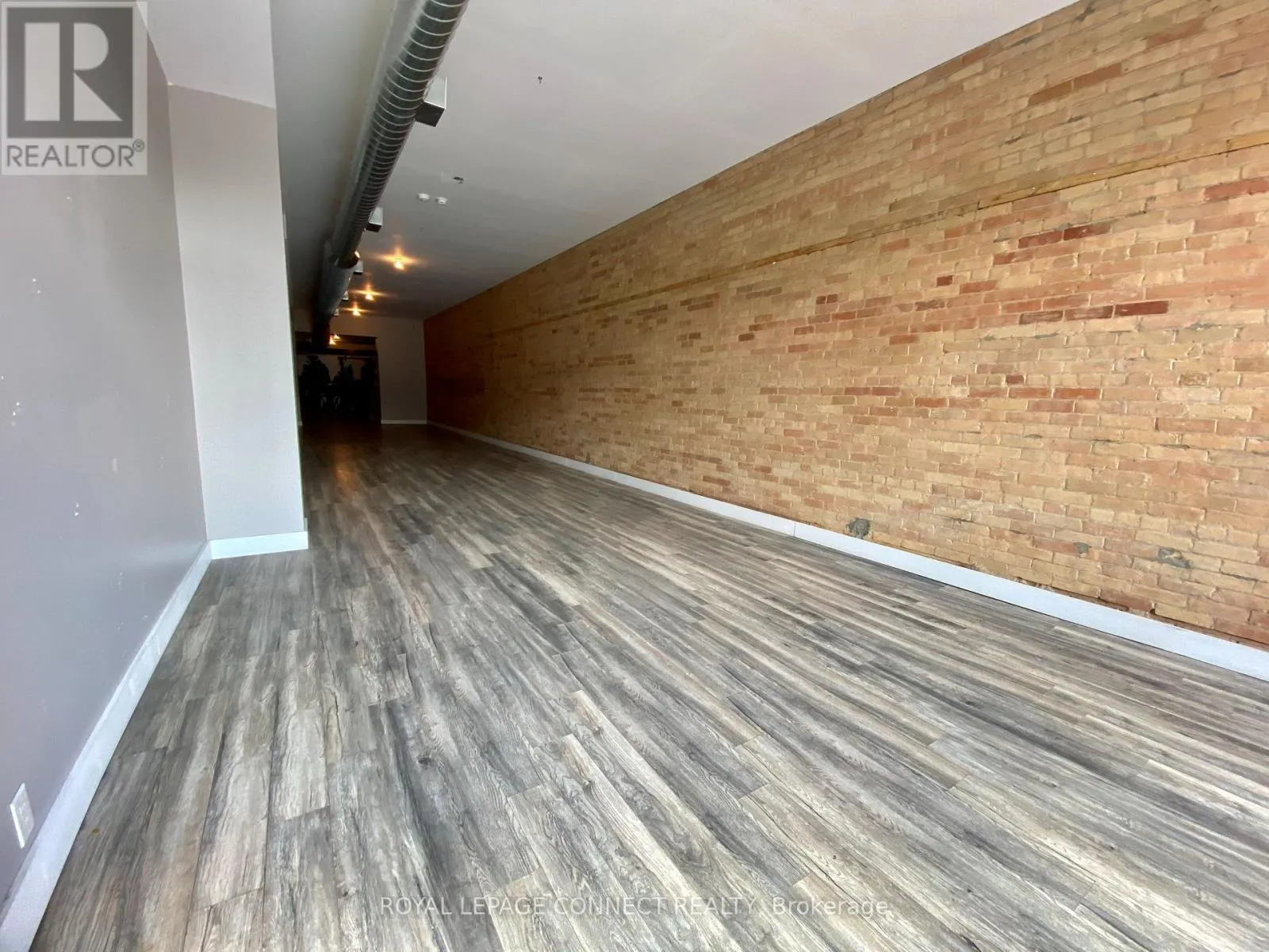 2828 DUNDAS ST STREET W