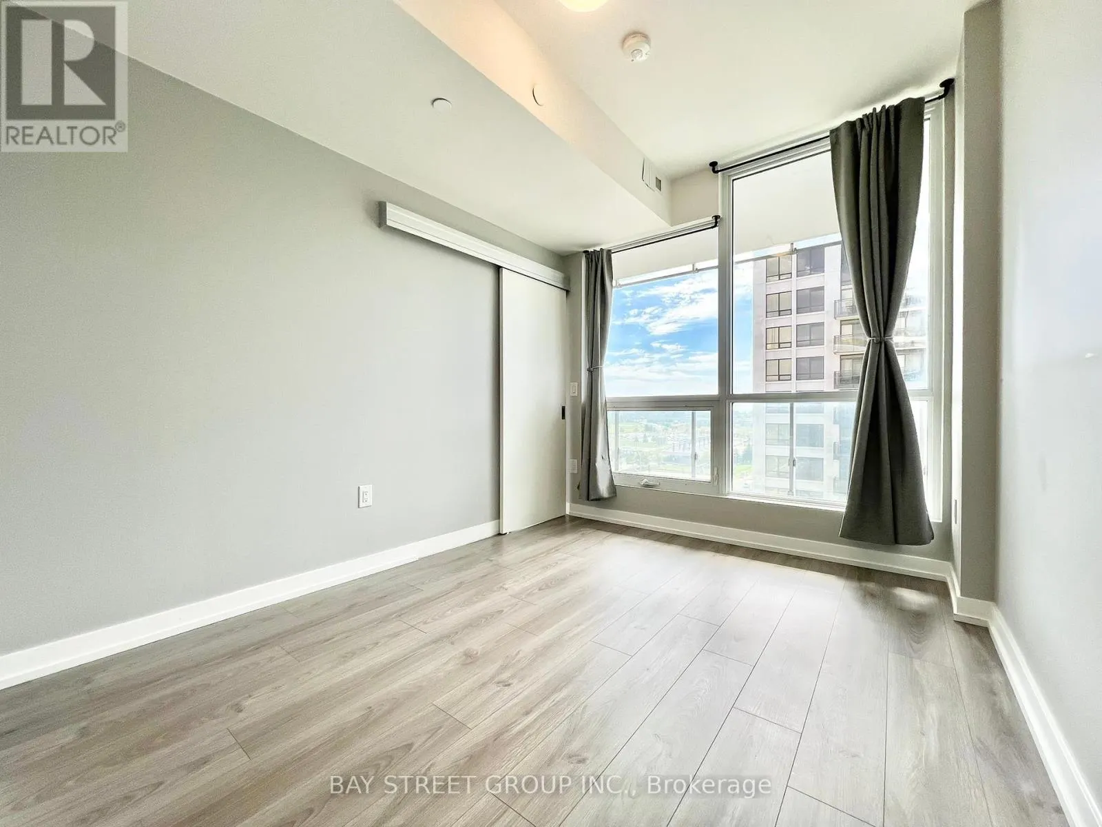 1111 - 10 DE BOERS DRIVE
