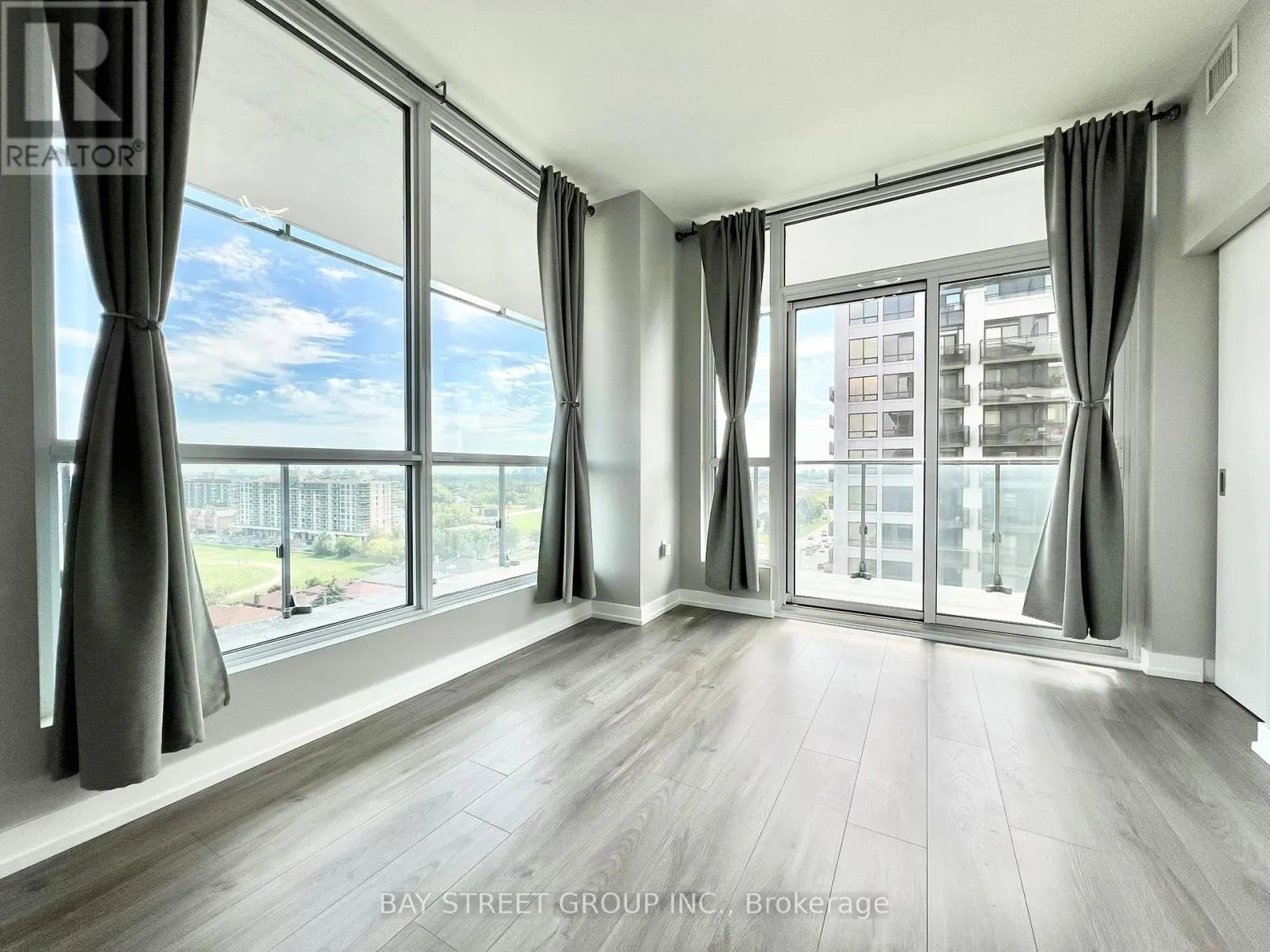 1111 - 10 DE BOERS DRIVE