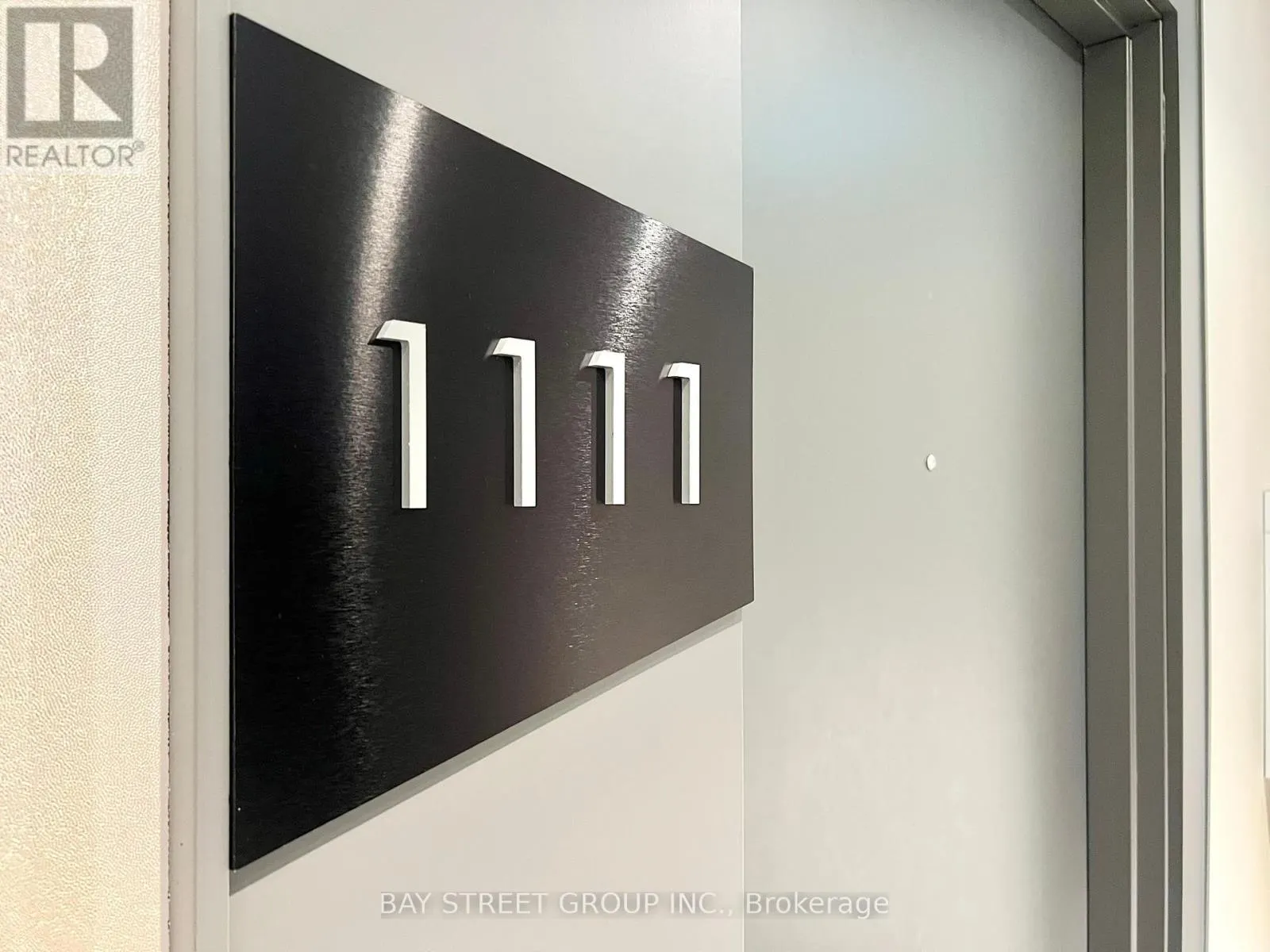 1111 - 10 DE BOERS DRIVE