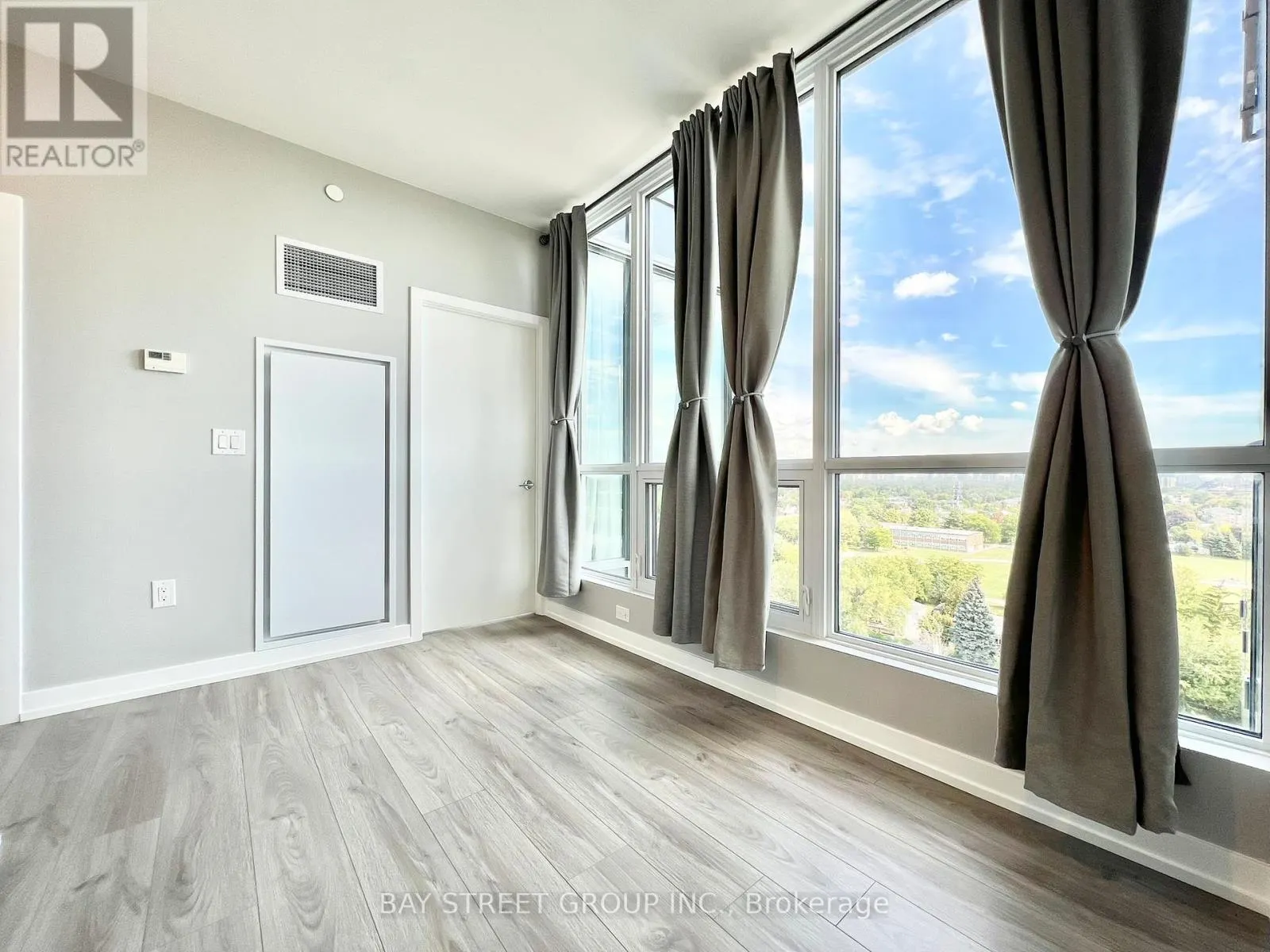 1111 - 10 DE BOERS DRIVE