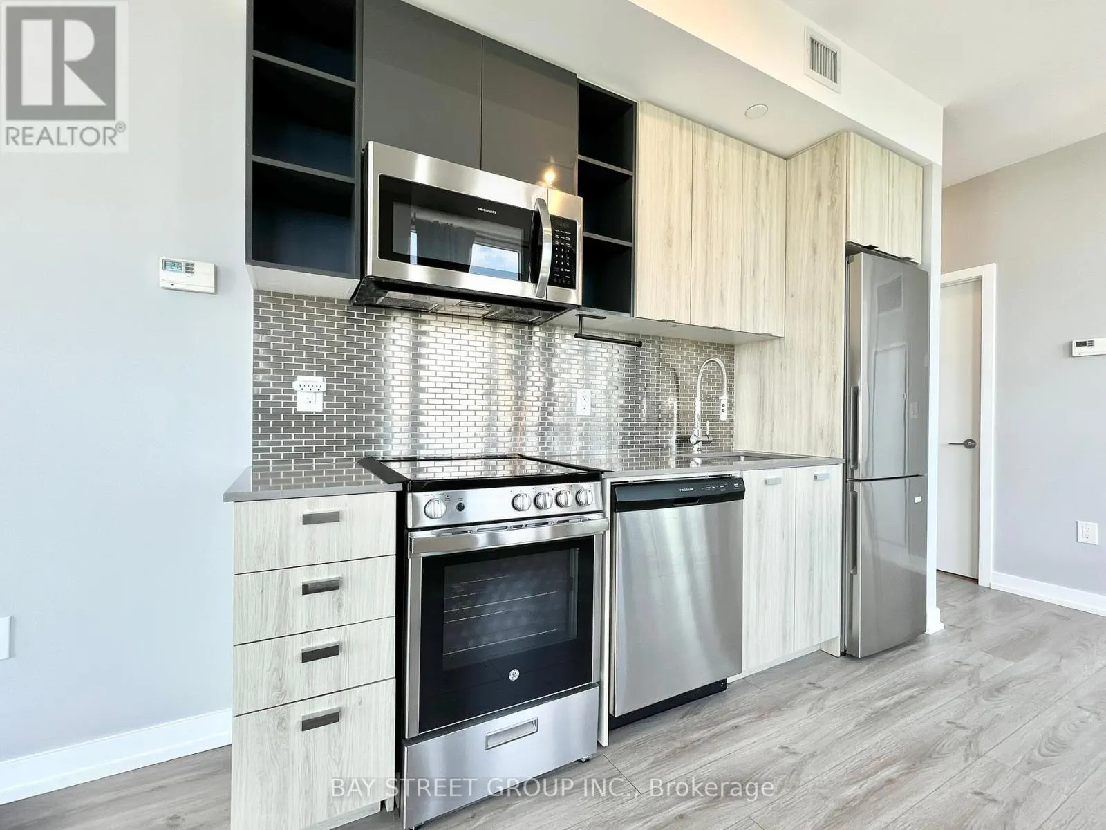 1111 - 10 DE BOERS DRIVE