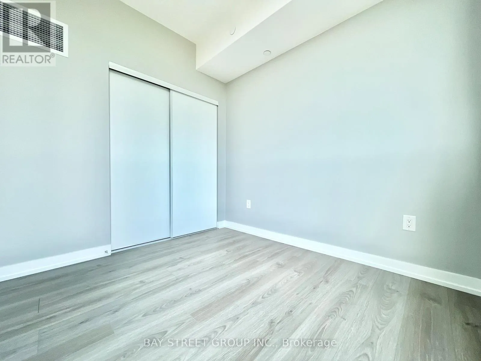 1111 - 10 DE BOERS DRIVE