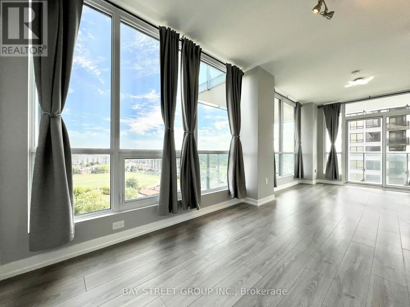 1111 - 10 DE BOERS DRIVE