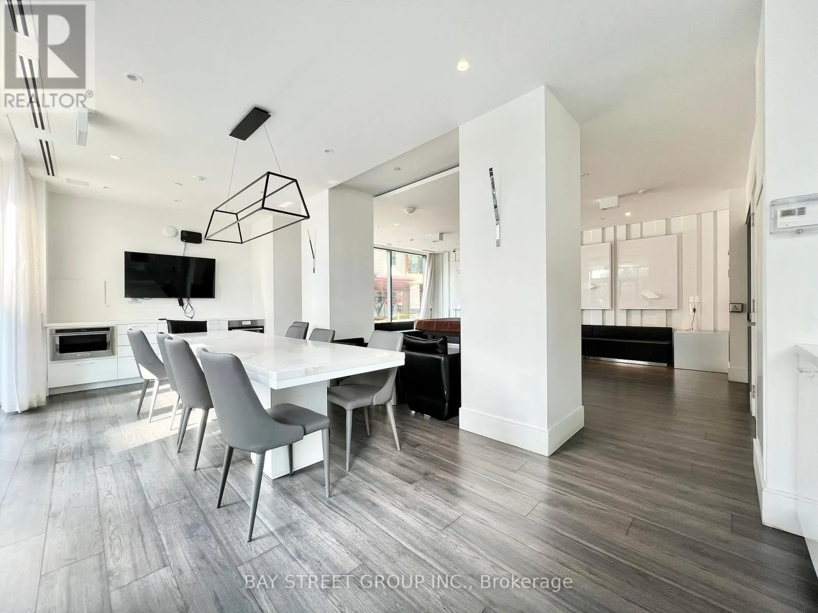 1111 - 10 DE BOERS DRIVE
