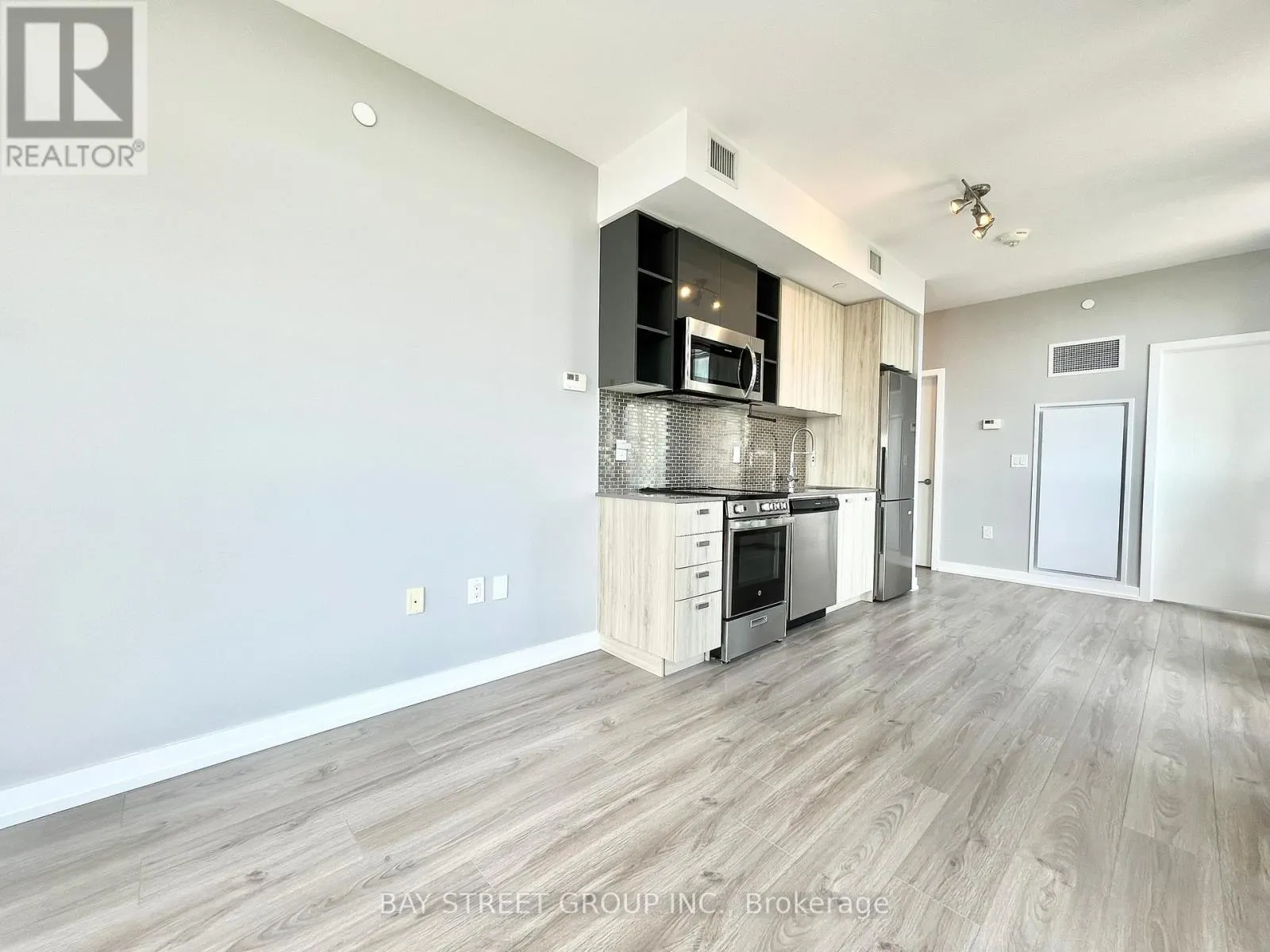 1111 - 10 DE BOERS DRIVE