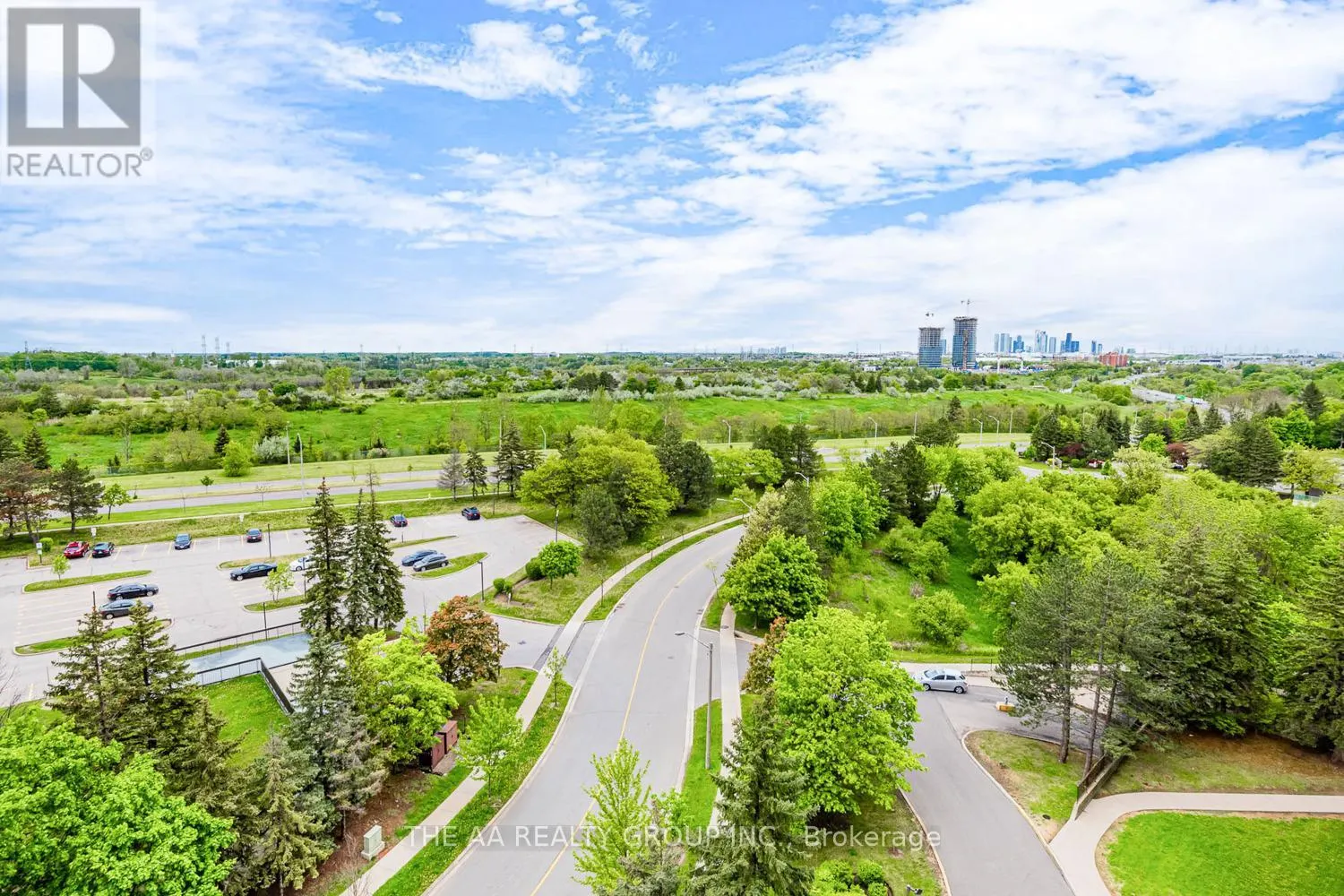 1004 - 21 MARKBROOK LANE E