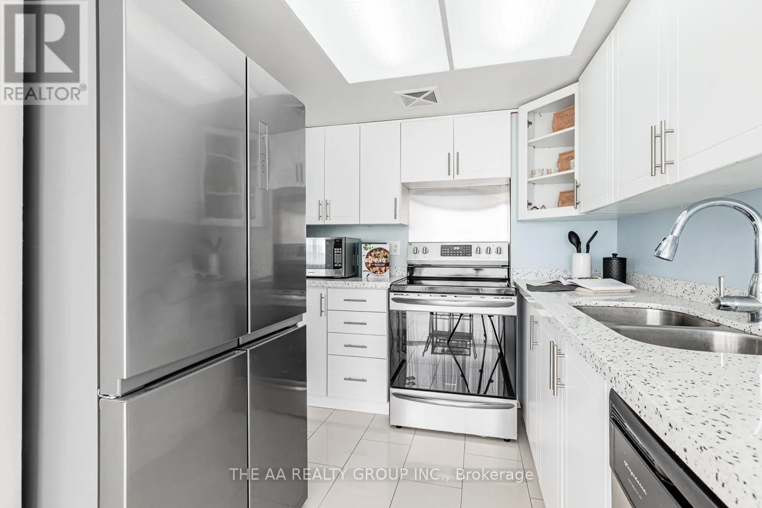 1004 - 21 MARKBROOK LANE E