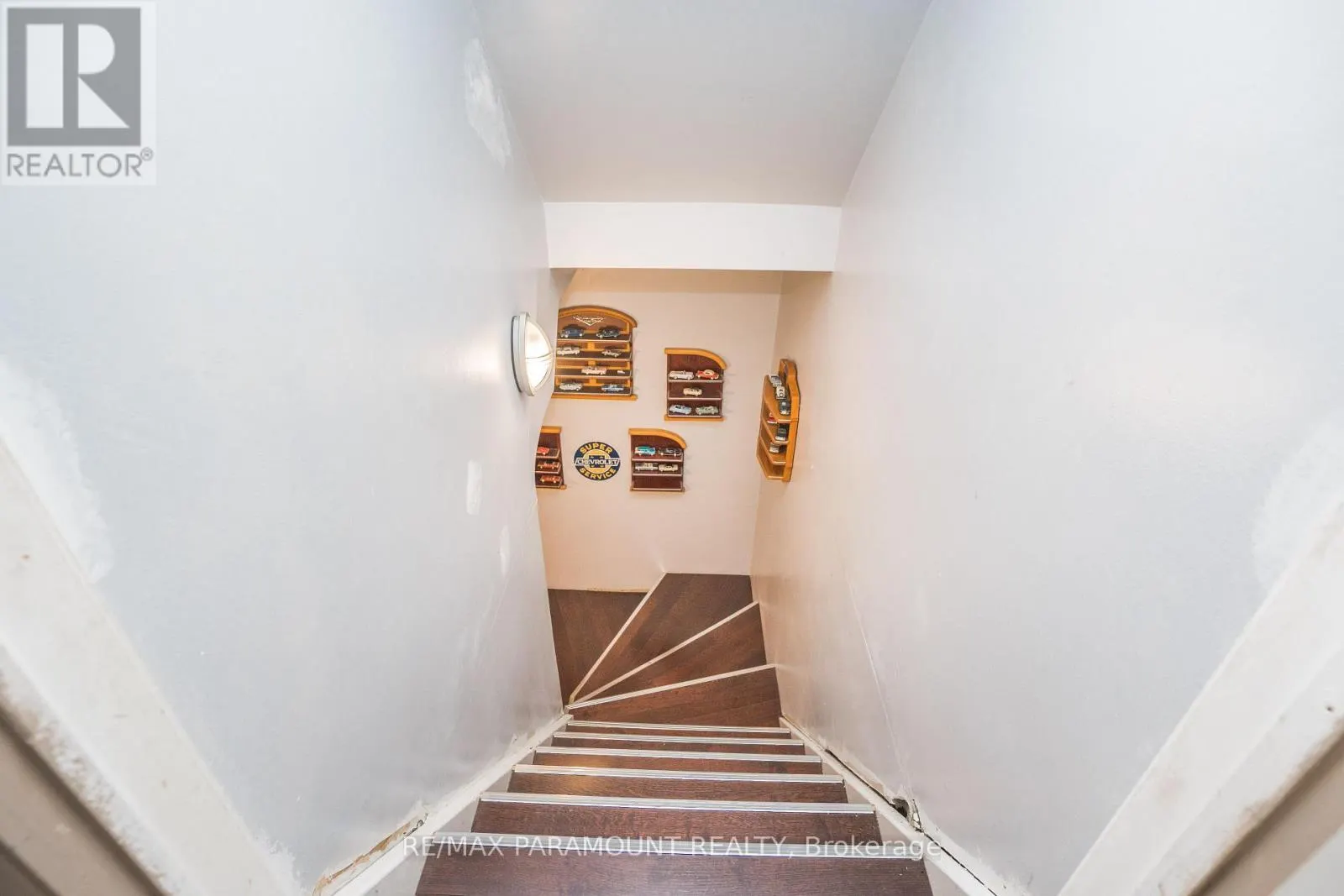 59 WATSON CRESCENT