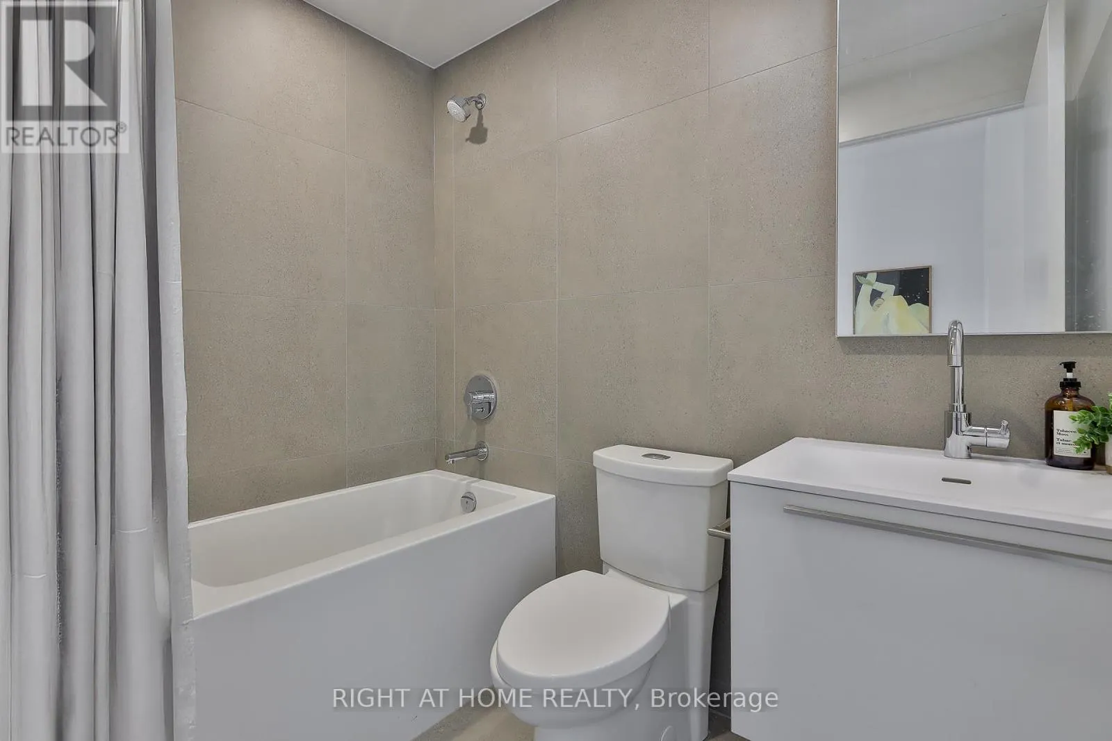 208 - 2720 DUNDAS STREET W