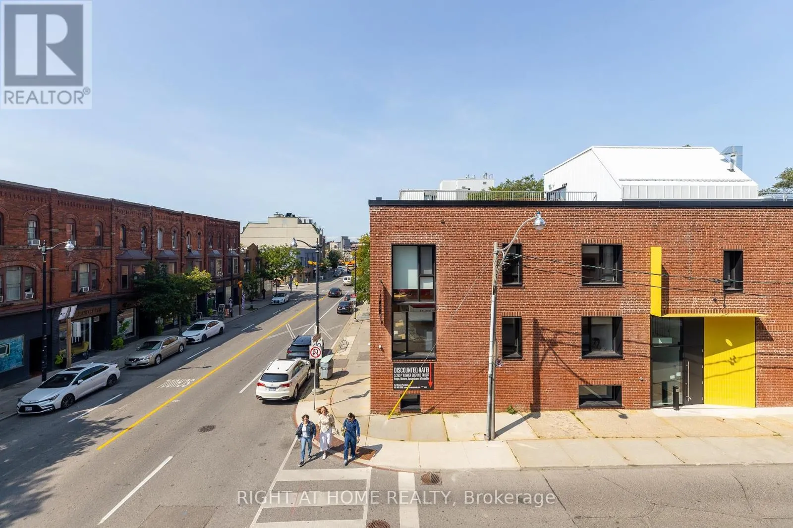 208 - 2720 DUNDAS STREET W